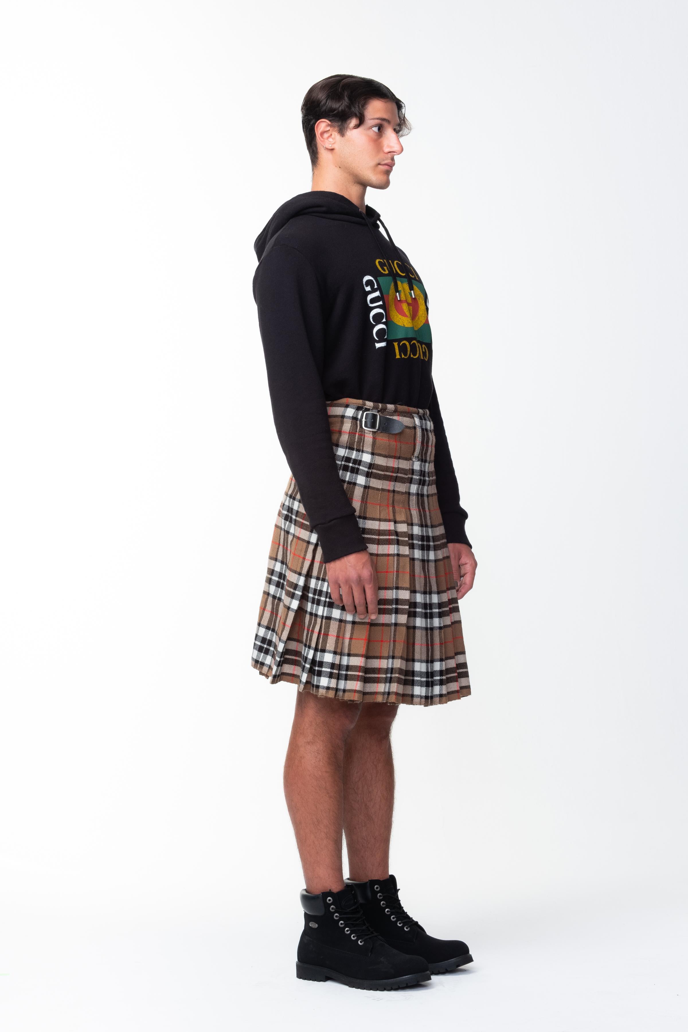 Gucci Sweatshirt mit übergroßem Logo - Large (454585) im Zustand „Gut“ in Montreal, Quebec