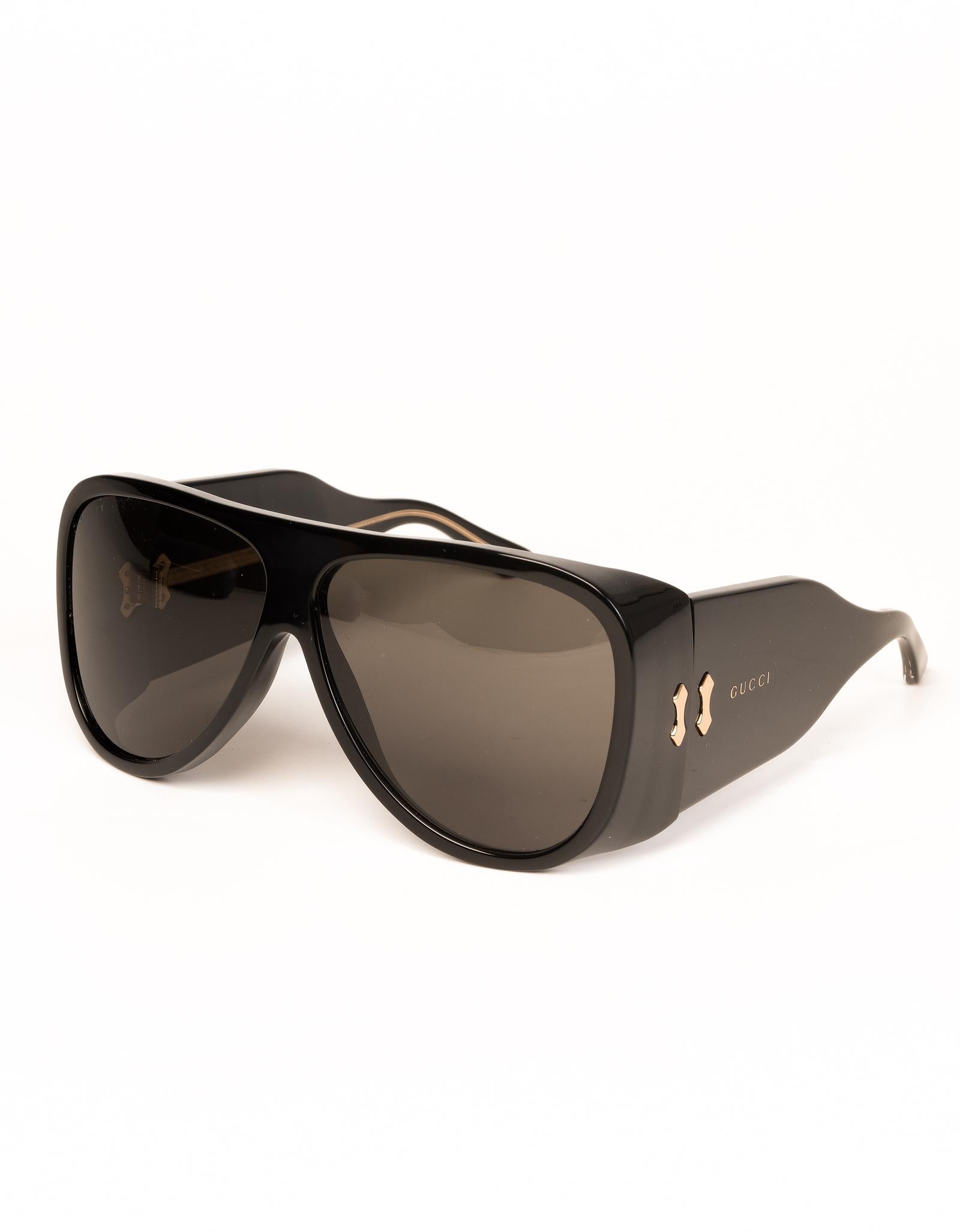 COLOR: Black
ITEM CODE: GG0149S 003 
SIZE STAMP: 63☐11 130
FRAME MATERIAL: Acetate

MEASURES~
Arms: 130mm
Lens width: 63mm
Lens height: 56mm
Bridge: 11mm

COMES WITH: Sunglass case, Care card, cloth duster, cloth protector pouch
CONDITION: Frame &