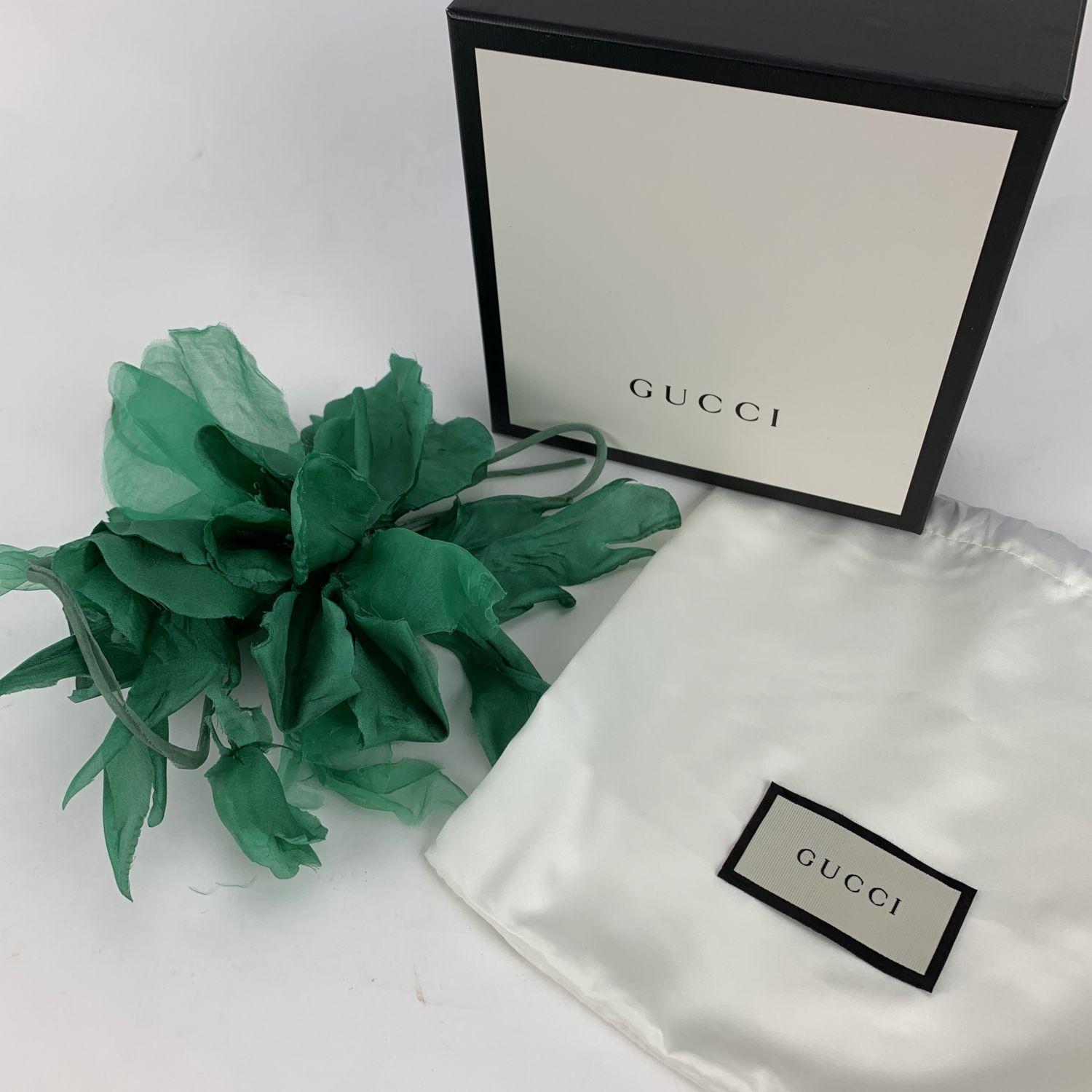 Beautiful oversized Gucci flower brooch. Green silk. Safety pin closure on the back. 'Gucci' engraved on back. Max width: 8 inches - 20.3 cm.

Condition

A+ - MINT

Never worn. Gucci box included. (Please check the photos carefully and ask if you