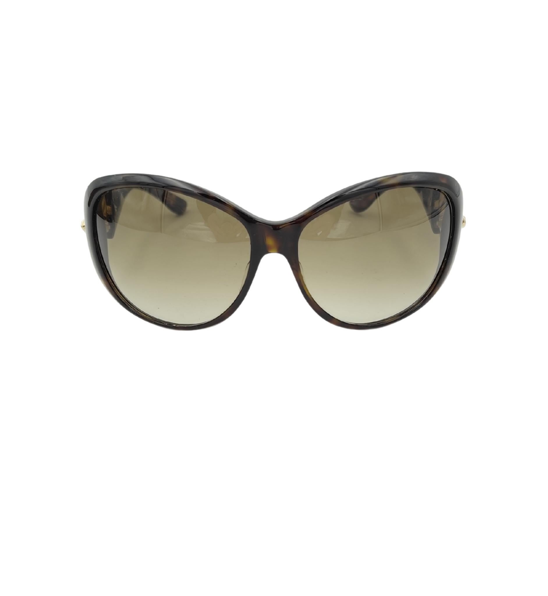 Gafas de sol Gucci
De gran tamaño
Marrón
Logo redondo

Buen estado
Pequeñas señales de uso