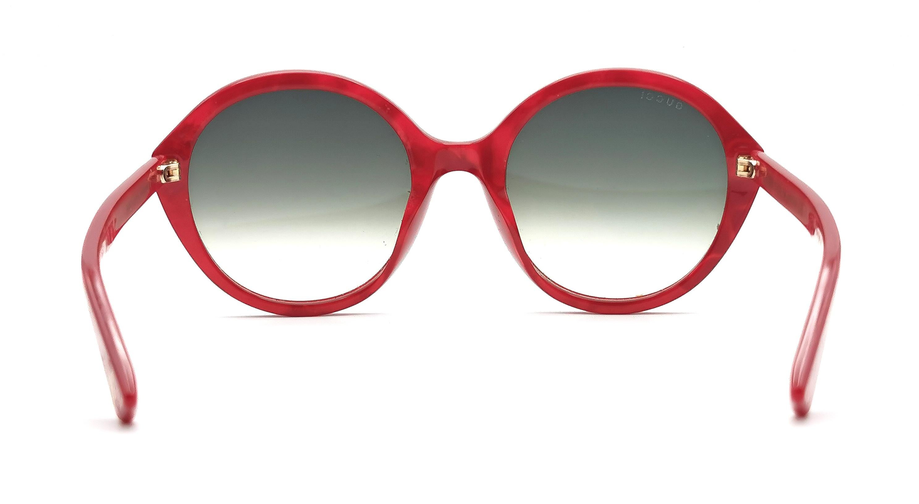 Lunettes de soleil surdimensionnées Gucci, rouge et or. Abeille État moyen à NEWARK, GB