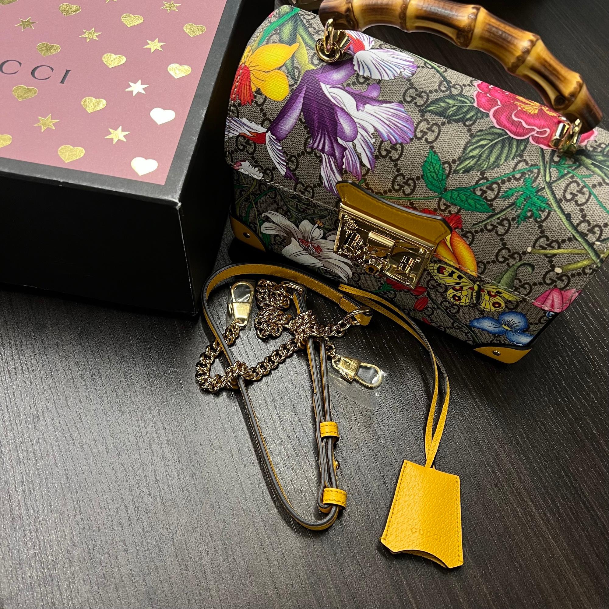 Gucci Padlock GG Supreme Multicolor Flora Canvas Bamboo Small Shoulder Bag In New Condition In New York, NY