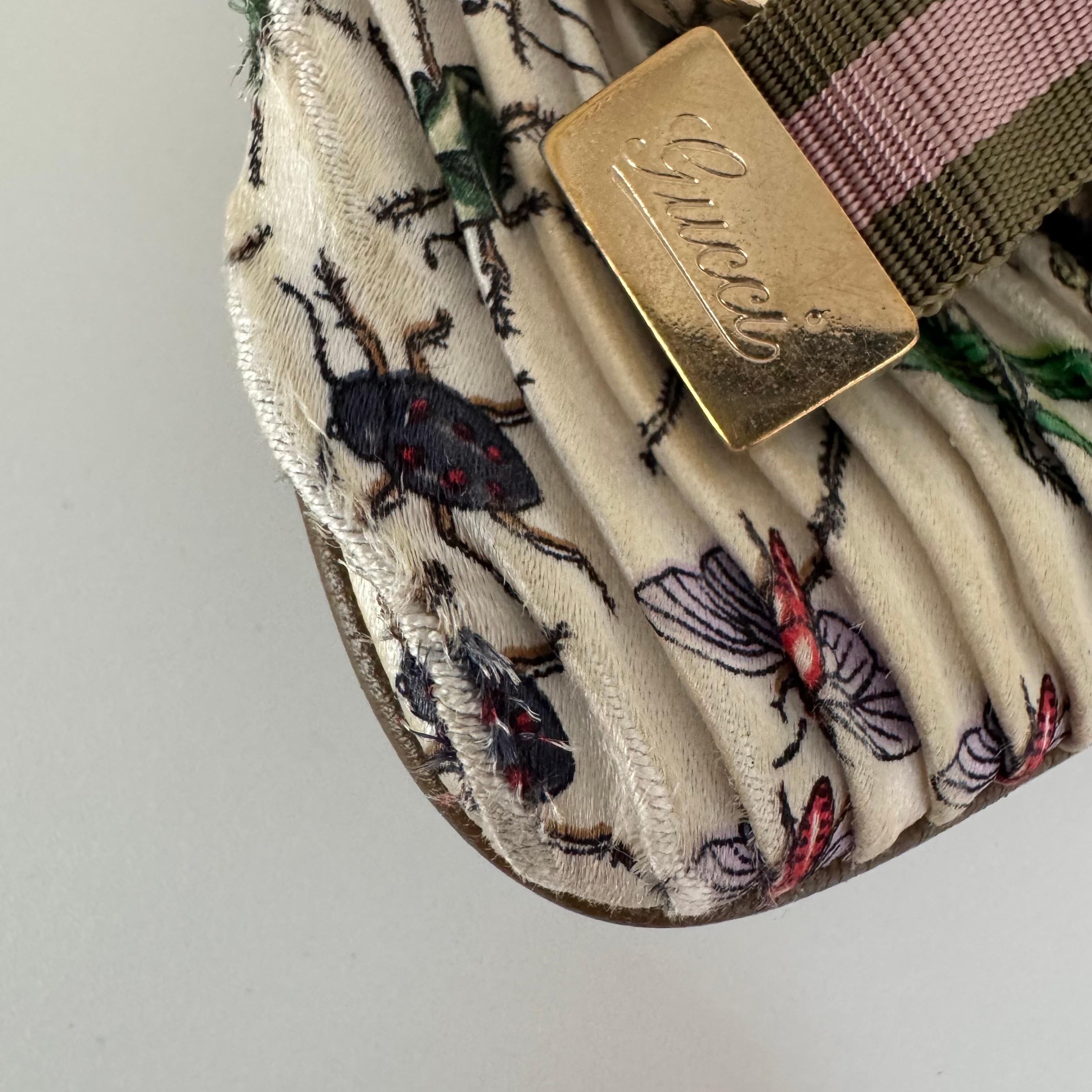 Gucci Padlock Silk Chain Shoulder Bag White Floral with Bee Charm For Sale 5