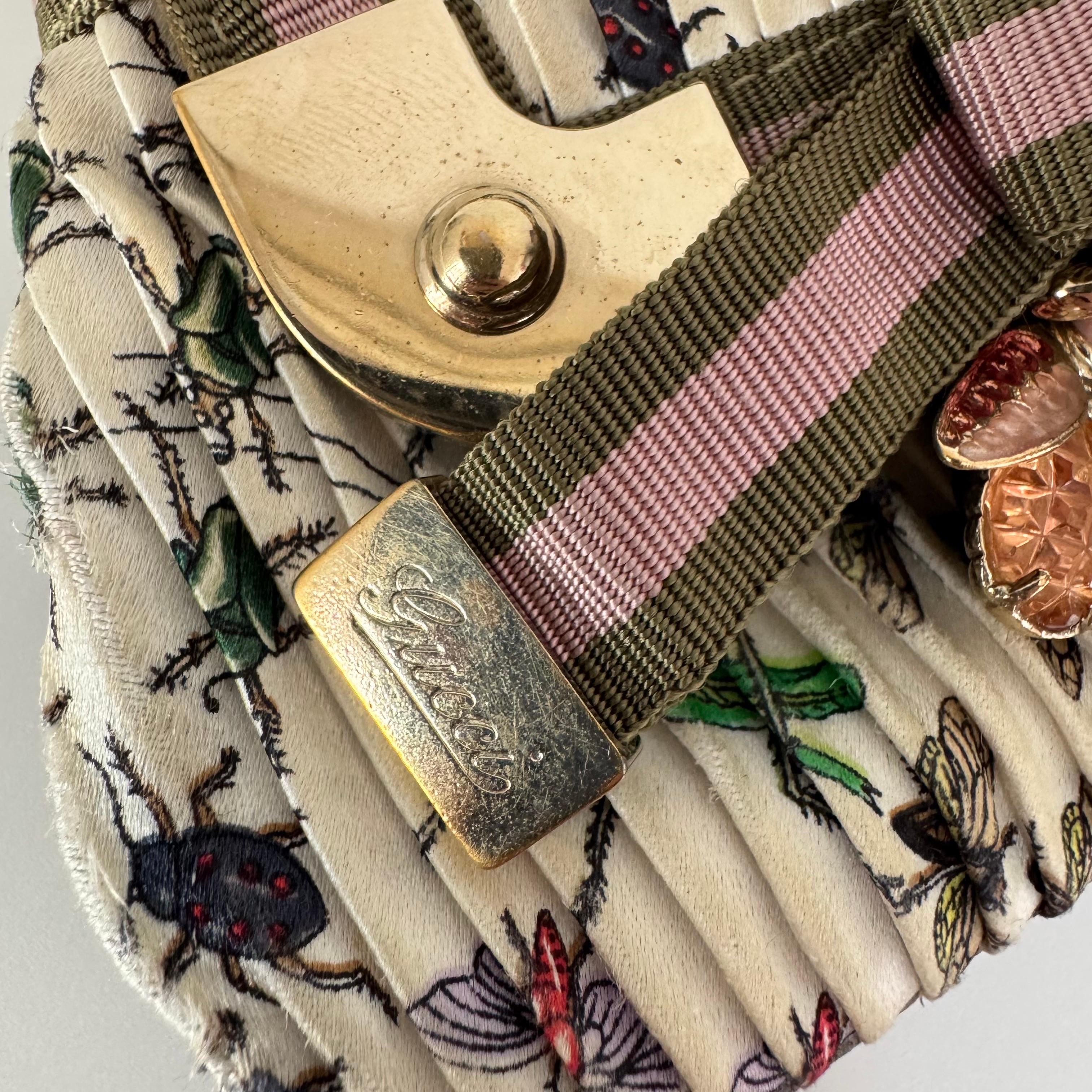 Gucci Padlock Silk Chain Shoulder Bag White Floral with Bee Charm For Sale 12