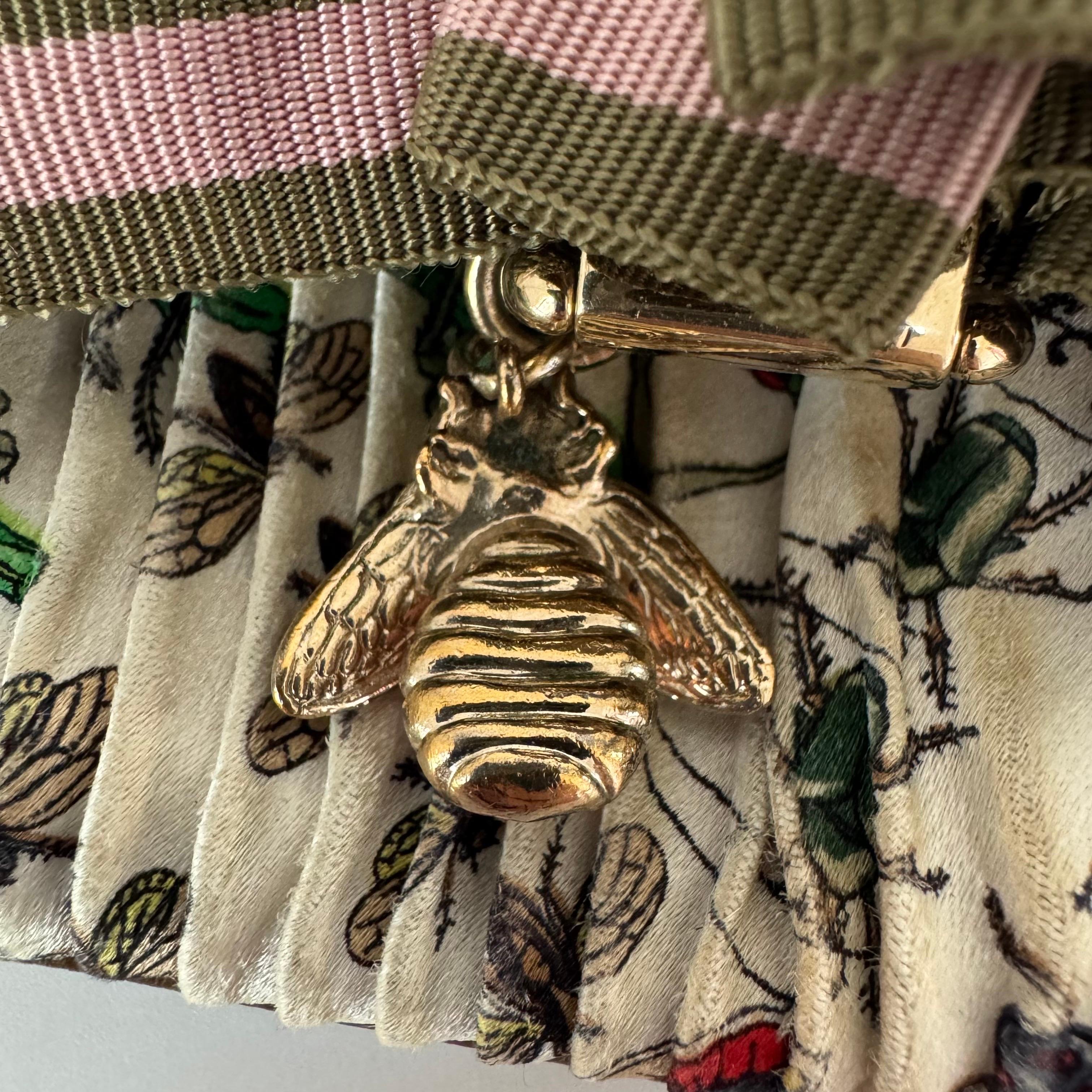 Gucci Padlock Silk Chain Shoulder Bag White Floral with Bee Charm For Sale 2