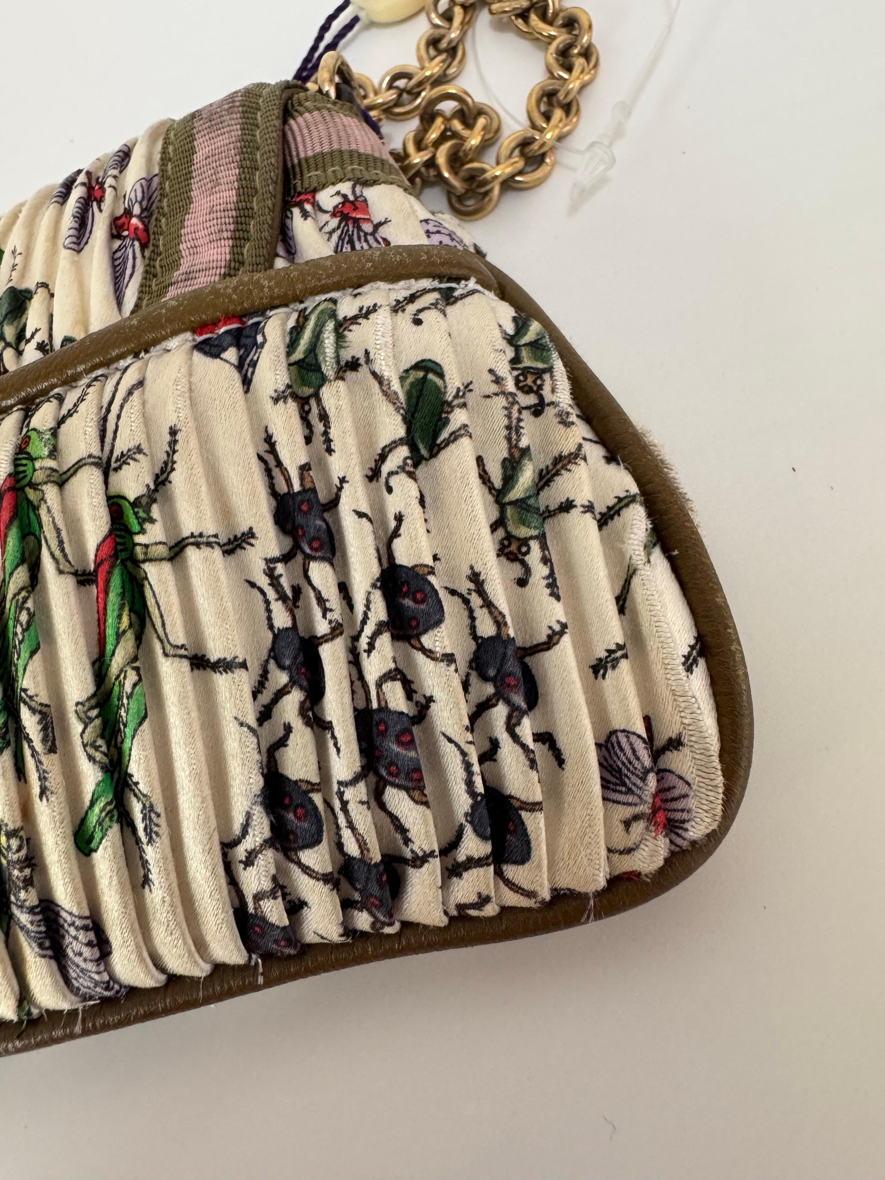Gucci Padlock Silk Chain Shoulder Bag White Floral with Bee Charm For Sale 3