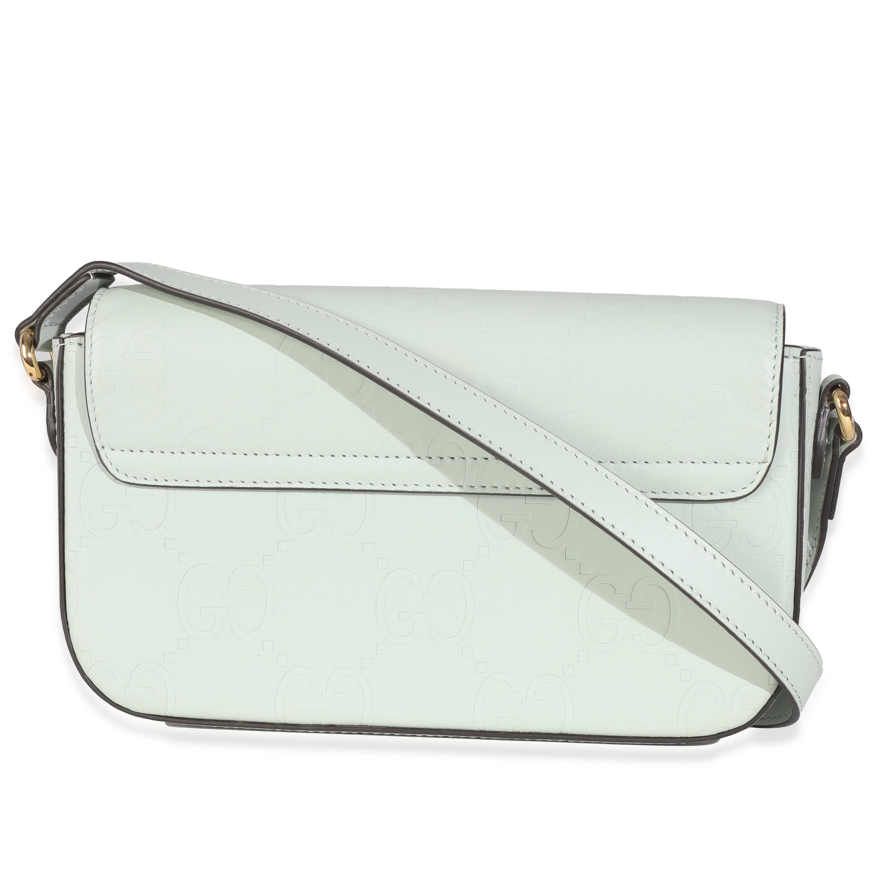 Titolo dell'elenco: Gucci Borsa a tracolla GG Super Mini in pelle di vitello verde pallido
SKU: 147084
Condizioni: Usato 
Descrizione delle condizioni: Il Web verde e rosso di Gucci è stato creato nel 1964 e da allora è considerato una firma