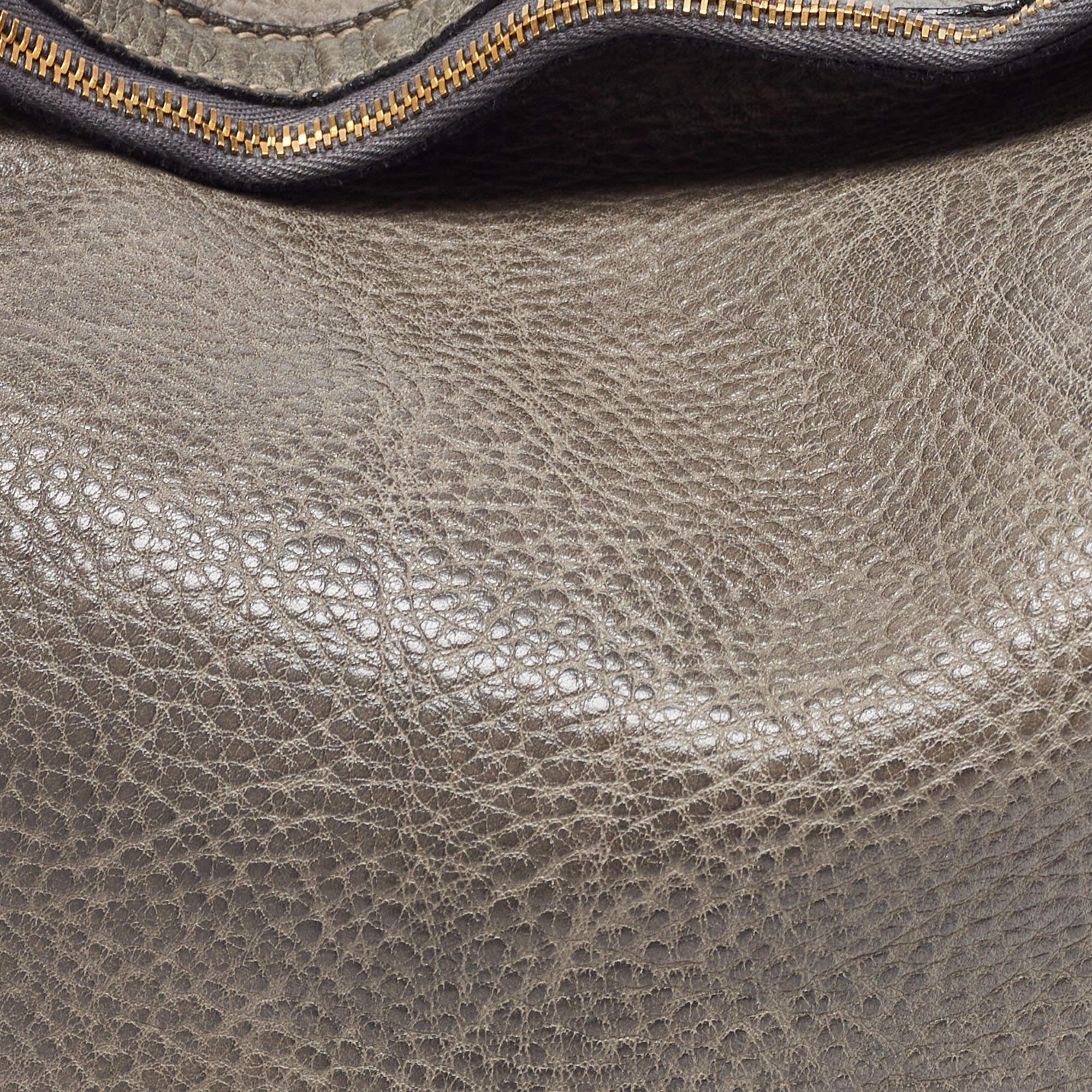 Gucci Pale Green Leather Medium Pelham Hobo In Fair Condition In Dubai, Al Qouz 2