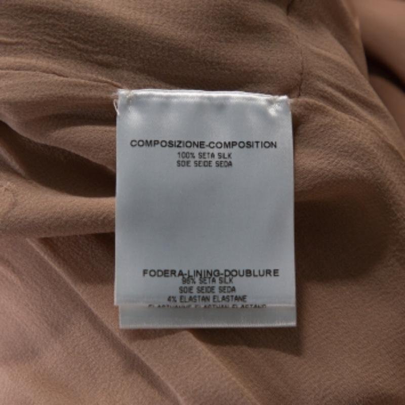 Gucci - Robe drapée en crêpe de soie rose pâle avec broche M en vente 1