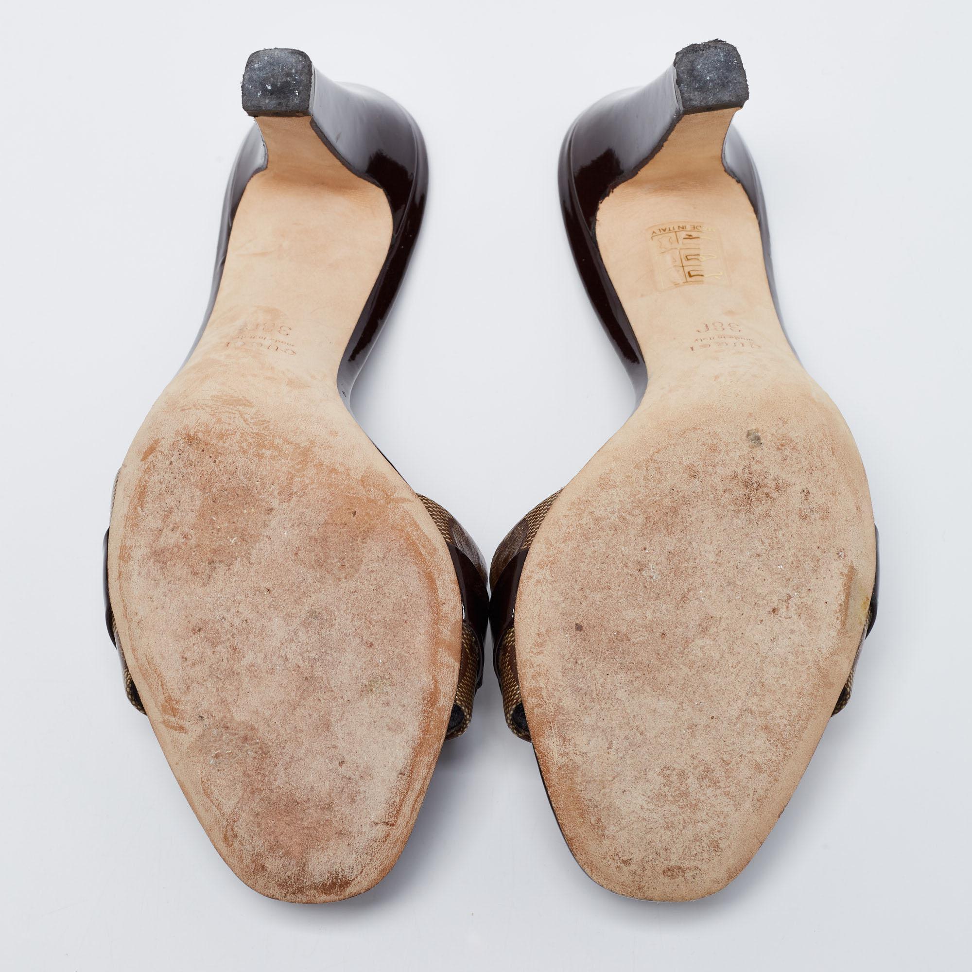 Gucci Patent Leather and GG Crystal Canvas Bamboo Horsebit Slide Sandals Size 38 In Good Condition In Dubai, Al Qouz 2