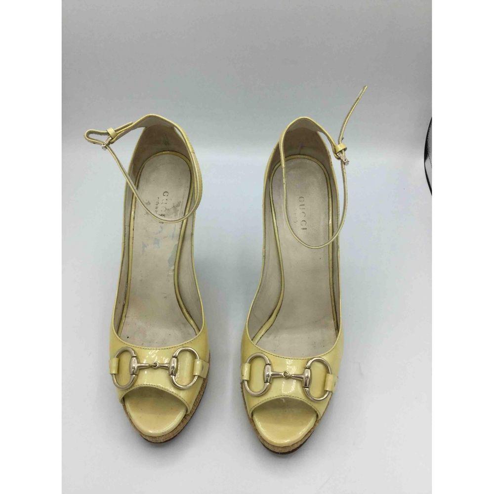 Gucci Patent Leather Sandals in Yellow

Gucci sandal. 
Size 38 and a half. 
Open toe in patent leather, leather marked as shown in the photos. 
Rope heel. Shoes with traces of use. 

General information:
Designer: Gucci
Condition: Fair