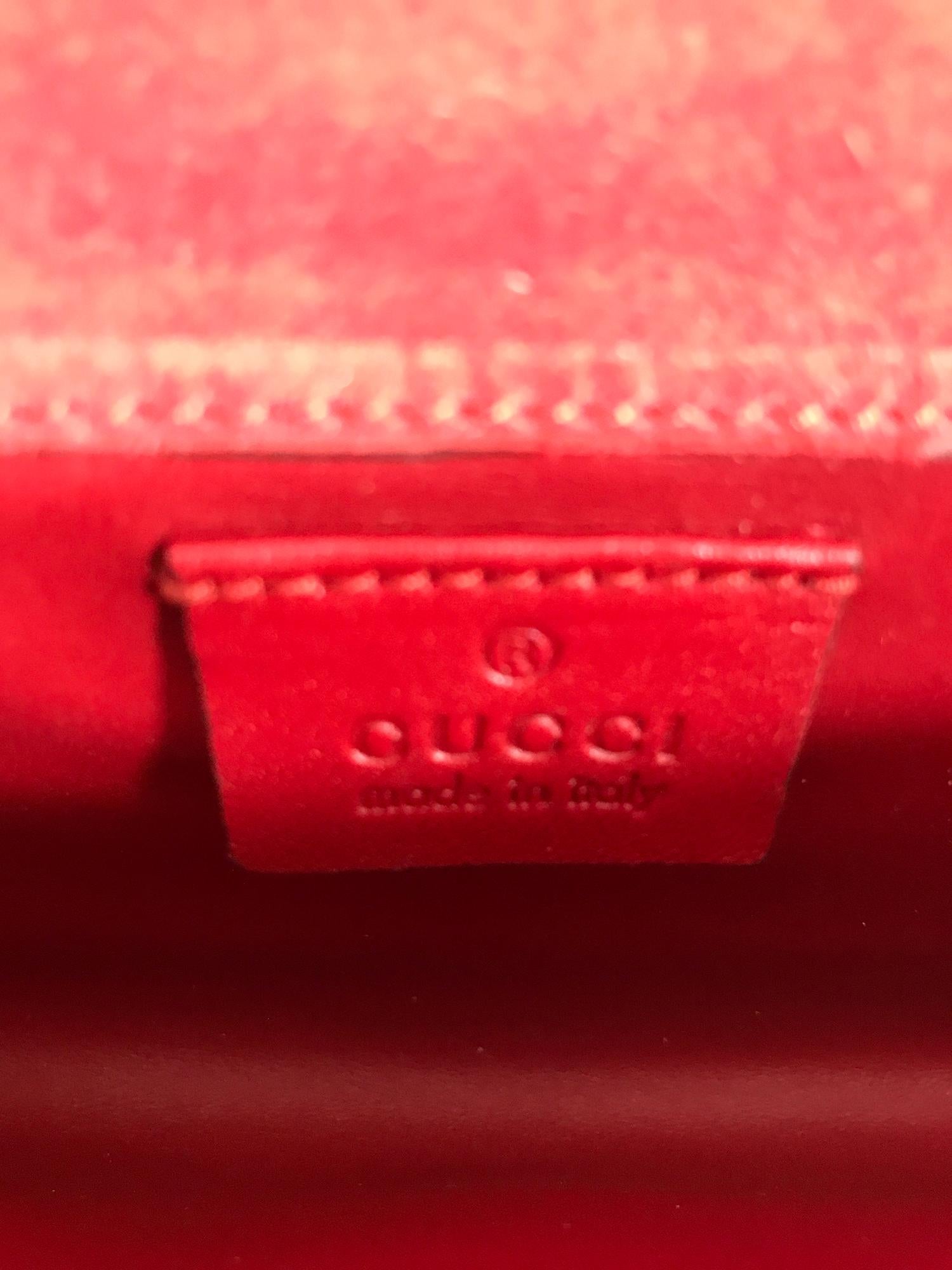 GUCCI Patent Microguccissima Small Broadway Clutch in Burgundy  In Excellent Condition In West Palm Beach, FL
