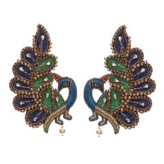 GUCCI Peacock crystal rhinestone bead embellished GG pearl clip on earring