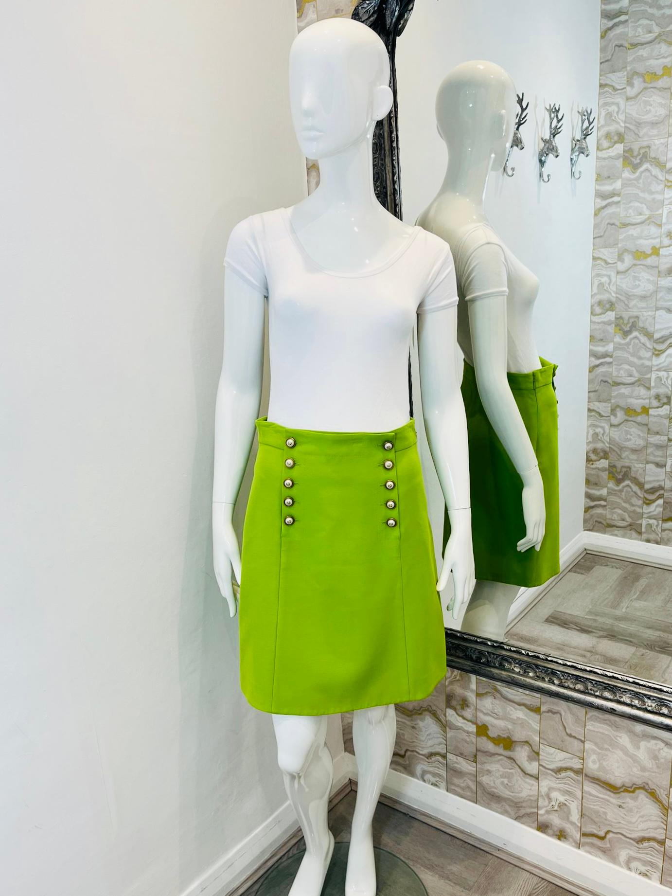 Gucci Pearl Button Skirt In Silk & Wool

Runway collection 2017/18. Bright green skirt  with two rows of  'GG' logo pearl buttons.

Rrp approx £989.

Size - 42IT

Condition -Good/Very Good ( A very small mark to the material)

Composition - 51%