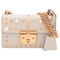 Gucci Perlen-Ohrstecker-Umhängetasche aus Leder mit Kette in Beige