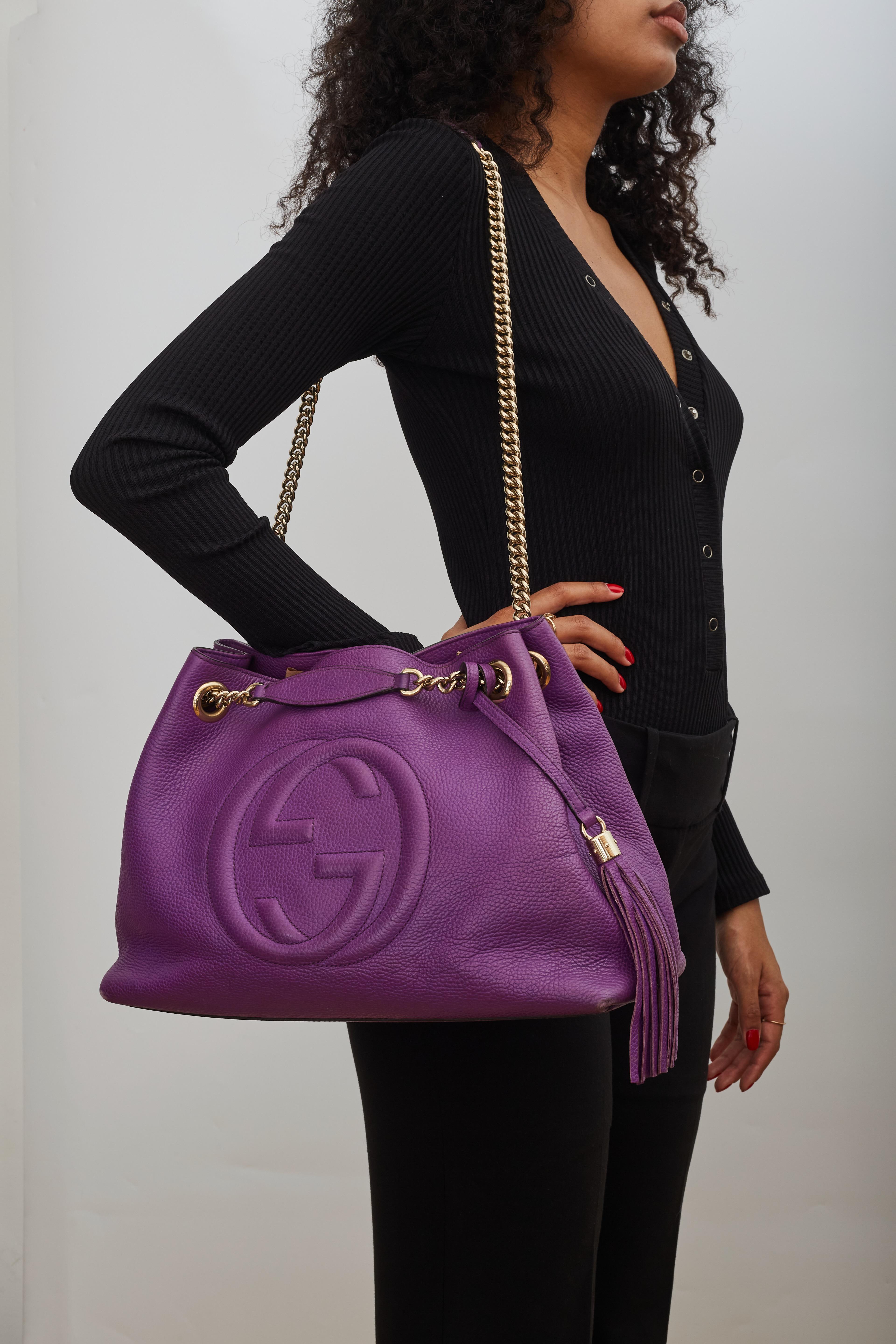 Gucci Sac à bandoulière Soho en cuir de veau grainé violet, taille moyenne en vente 6