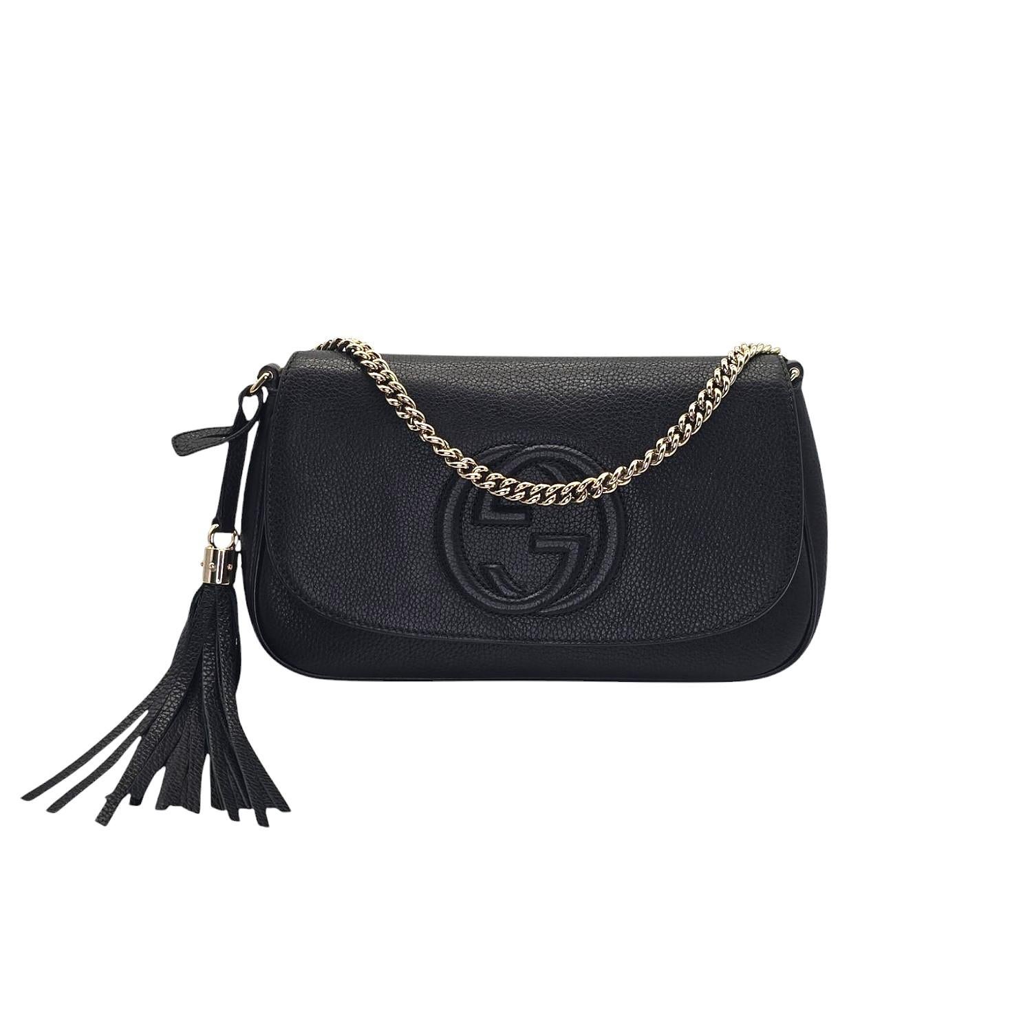Bolso crossbody mediano con solapa Soho de piel de becerro granulada Gucci Negro en venta