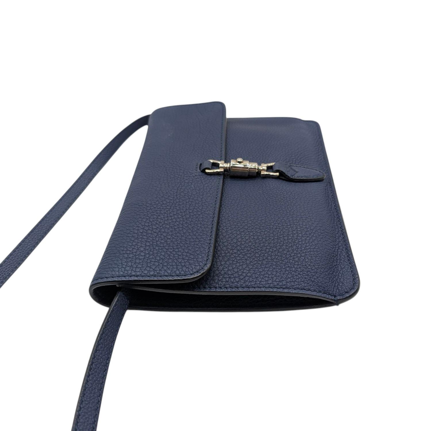 Mini Crossbody convertible Jackie suave de piel granulada de Gucci en venta 4