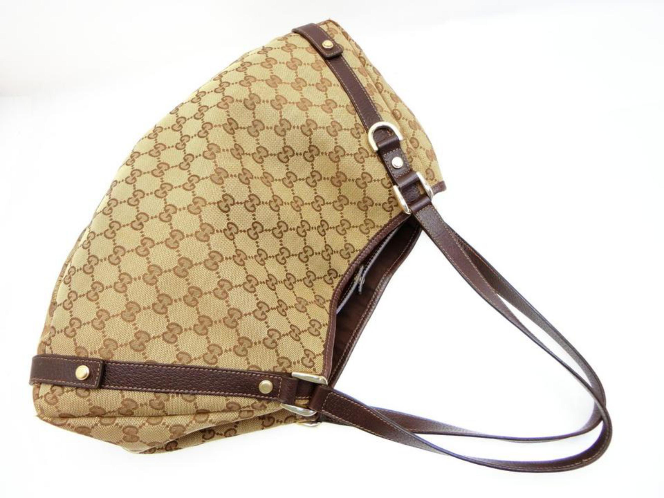 Date Code/Serial Number: 130736-002122
Made In: Italy
Measurements:
Length: 15.7
Width: 4.5
Height: 9.7
Shoulder strap drop: 8.4
Handle drop: 8.4
OVERALL GOOD CONDITION
( 7/10 or B )
Signs of Wear:
Exterior: Minor wear
Exterior Pocket: