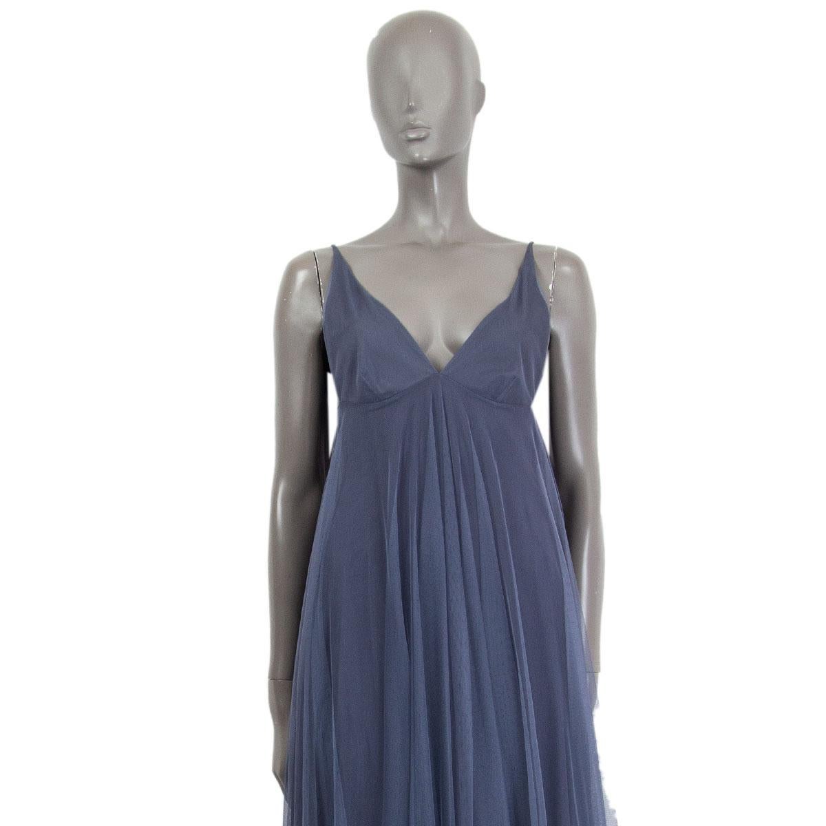 Gucci flared empire maxi dress in pigeon blue silk (75%) and nylon (25%) with a v-neck and is sleeveless. Closes on the side a concealed zipper. Lined in pigeon blue silk blend (assumed as not specified on content tag). Has been worn and is in