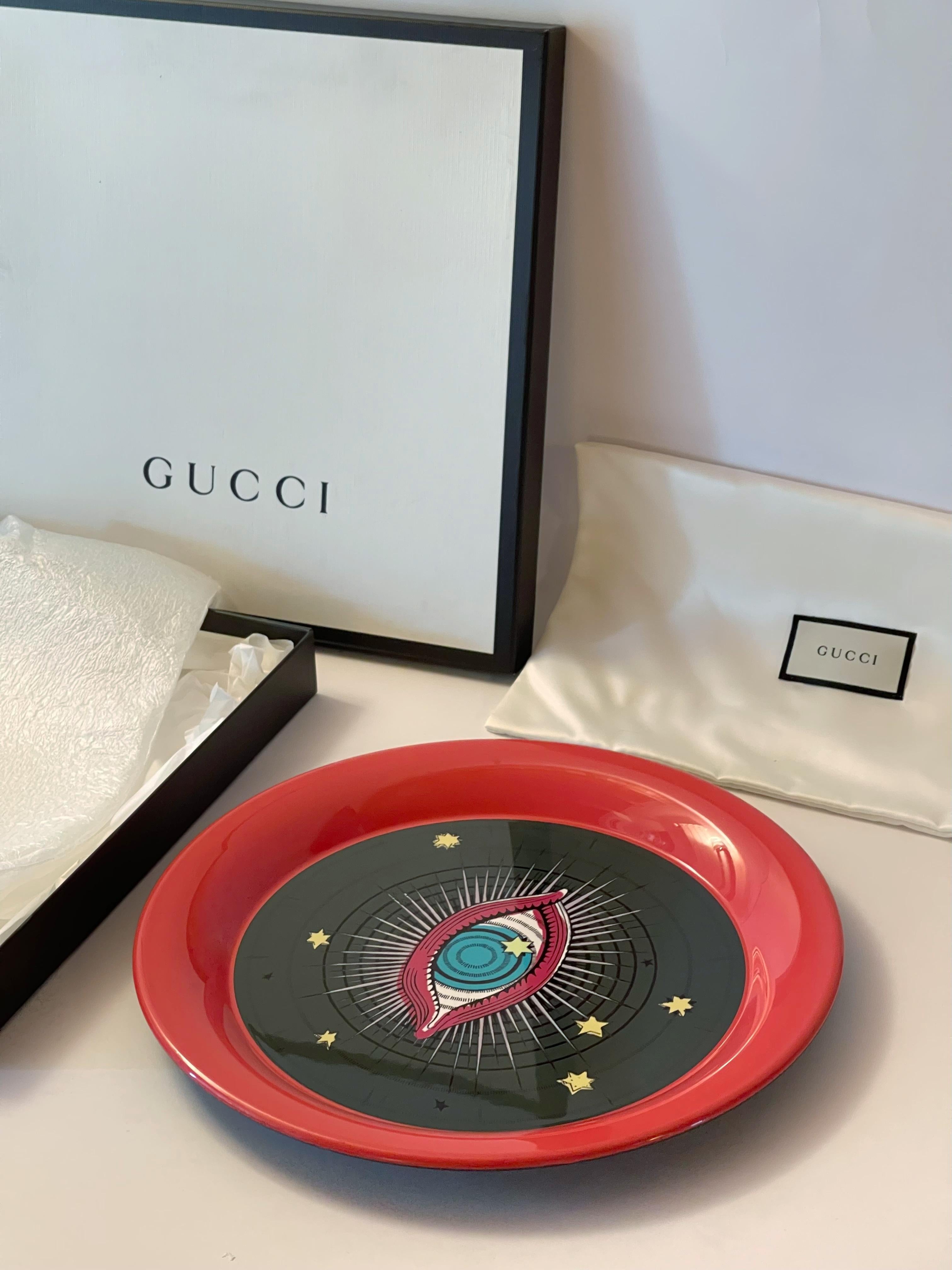 Plateau pour les yeux rose et noir de Gucci Excellent état - En vente à Los Angeles, CA