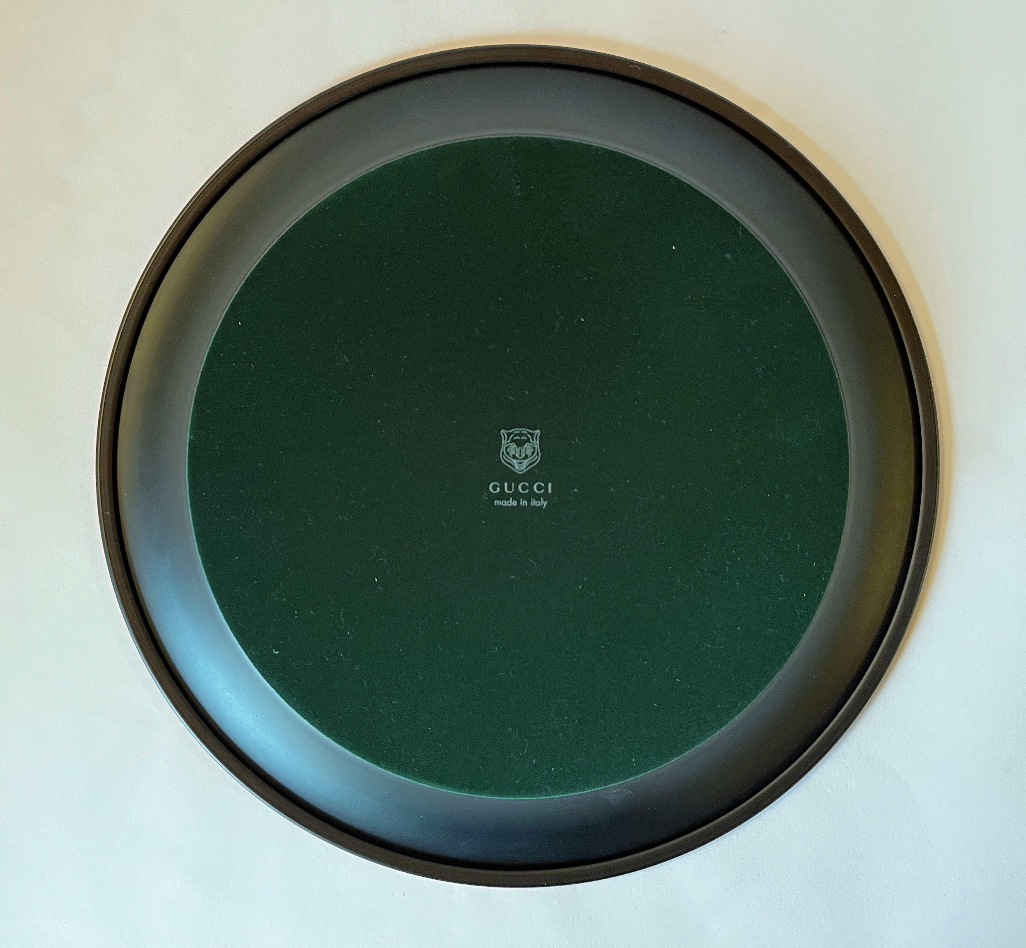 Métal Plateau pour les yeux rose et noir de Gucci en vente
