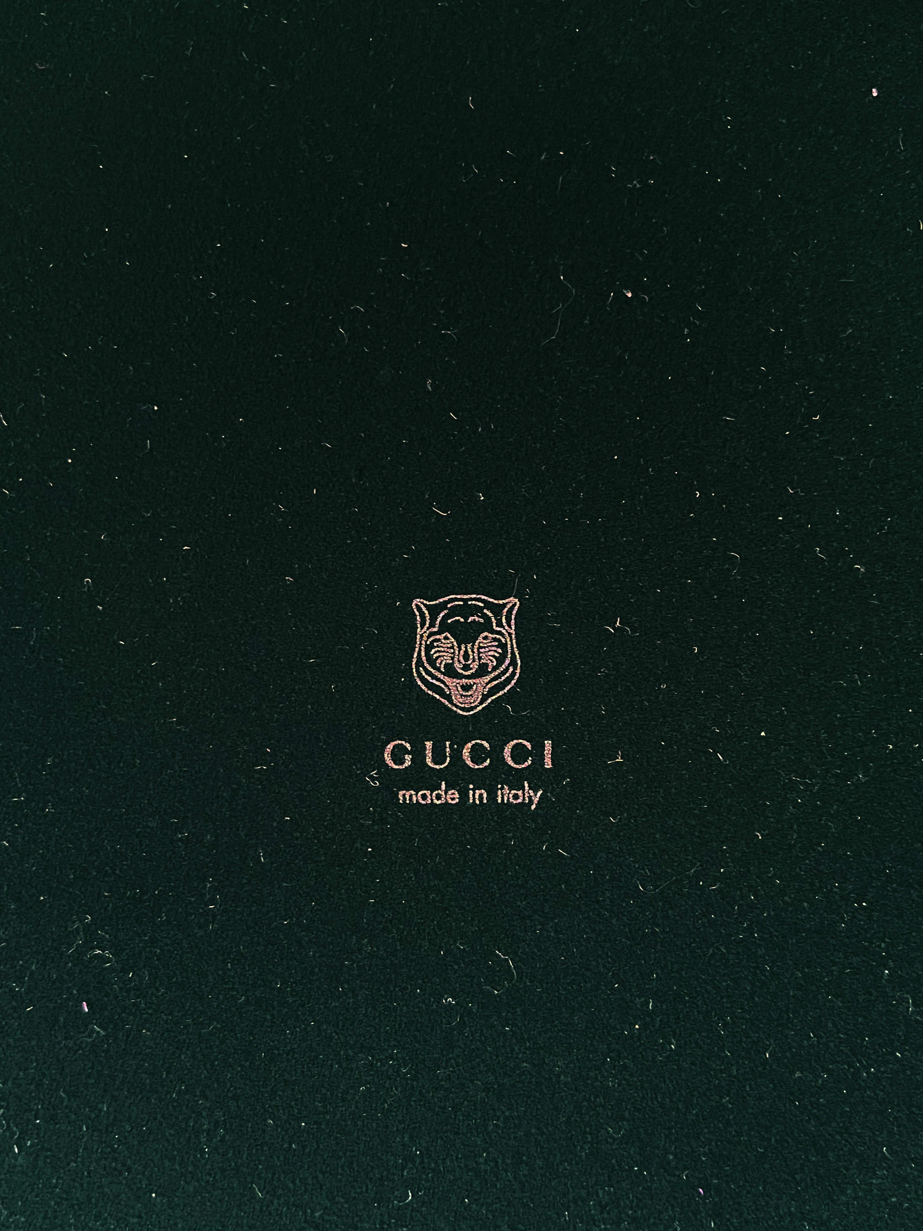 Bandeja para ojos rosa y negra de Gucci 2