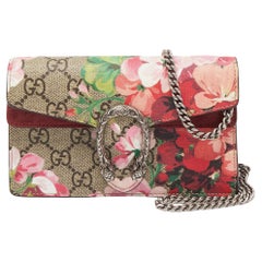 Gucci Rosa/Beige GG Supremes Canvas Super Mini Blooms Dionysus Kette Tasche aus Segeltuch