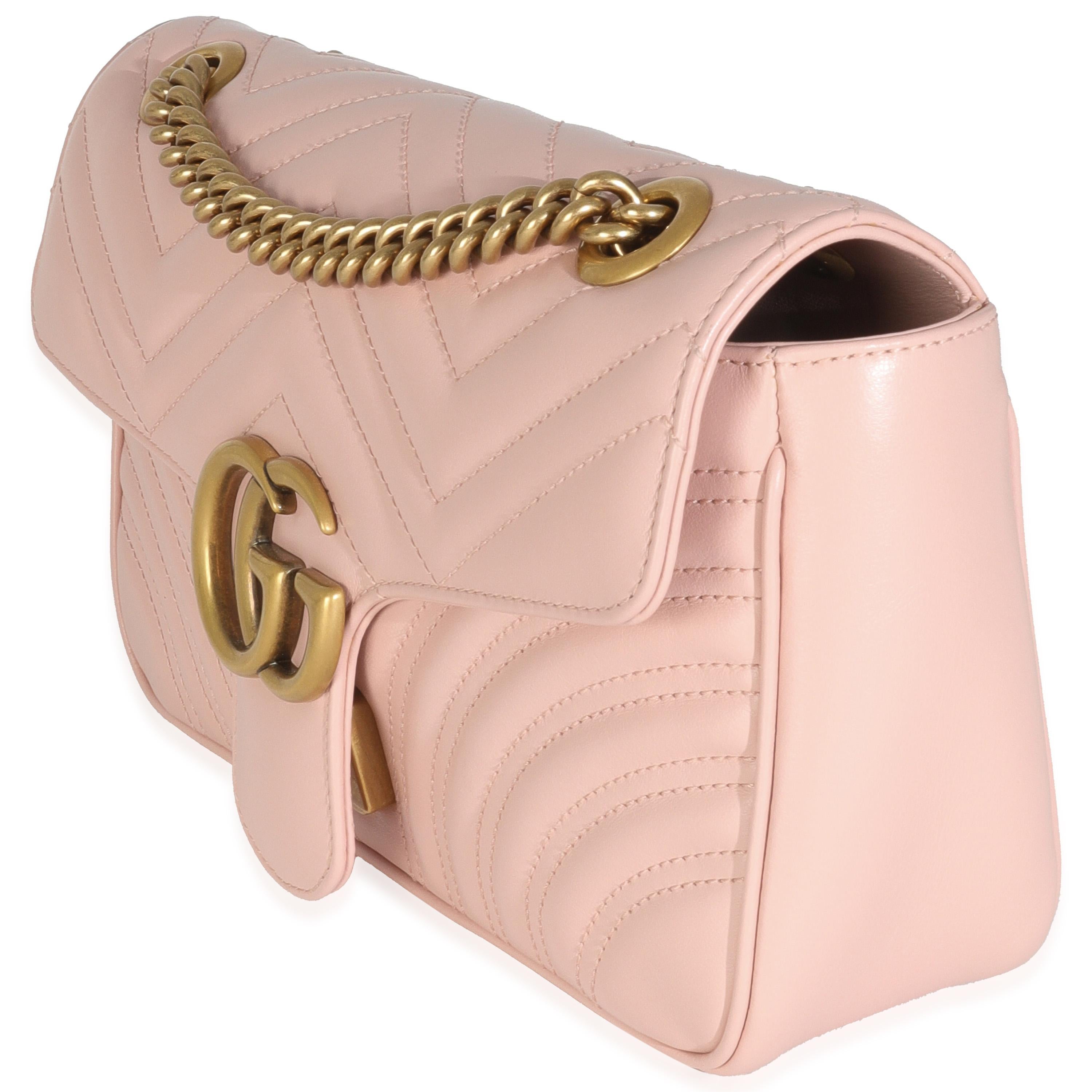 Gucci Borsa a tracolla piccola GG Marmont in pelle di vitello rosa Matelasse In condizioni ottime in vendita a New York, NY