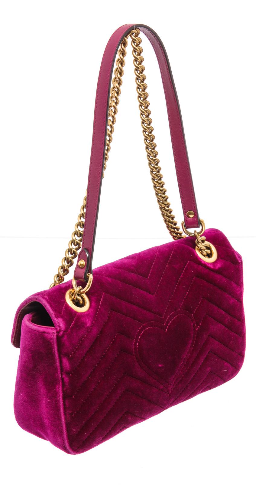 Pink chevron velvet GG Matelassé shoulder bag, with gold-tone antique hardware, single chain and leather shoulder strap, and double marmont GG logo at front. 


21498MSC
