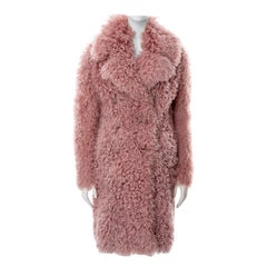 Rosa, geschwungener Gucci-Mantel aus Shearling, H/W 2014