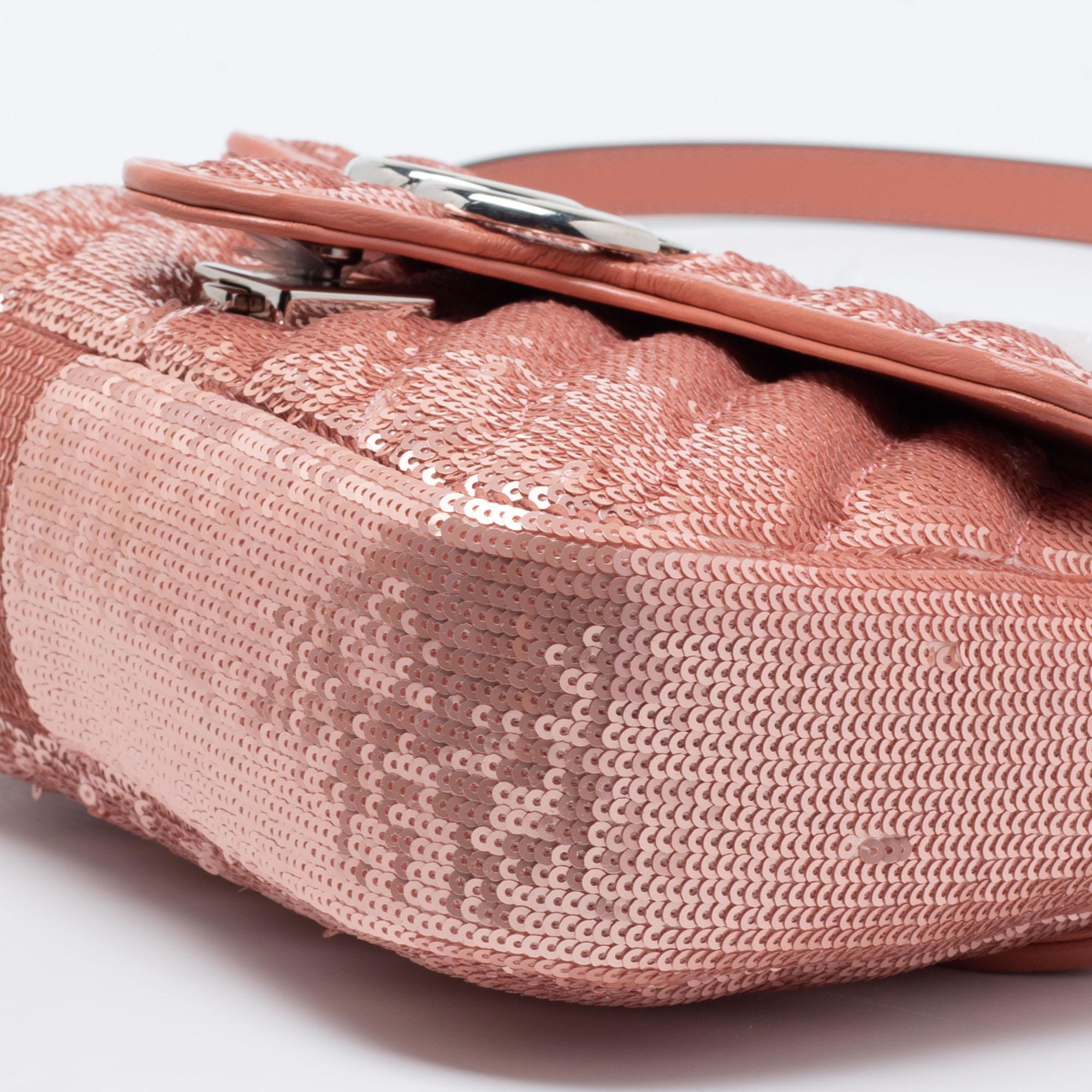 Gucci Pink Diagonal Sequins And Leather Mini GG Marmont Shoulder Bag In New Condition In Dubai, Al Qouz 2