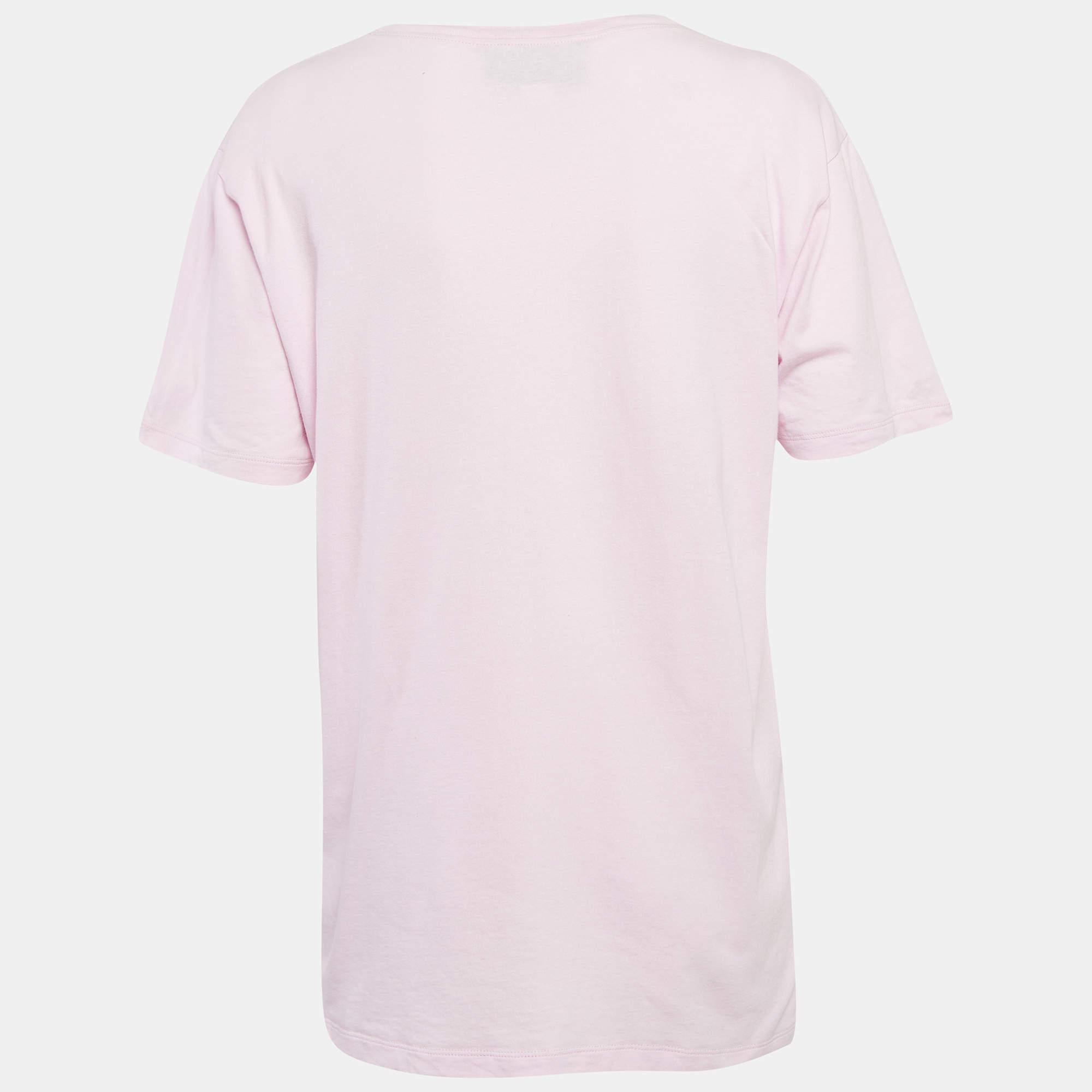 Whether you want to go out on casual outings with friends or just want to lounge around this t shirt is a versatile piece and can be styled in many ways. It has been made using fine fabric.