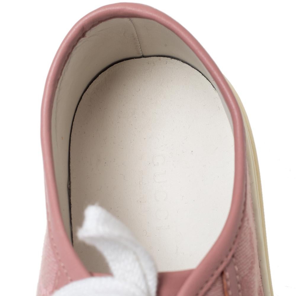 Gucci Pink GG Canvas And Leather Low Top Sneakers Size 39 In Good Condition In Dubai, Al Qouz 2