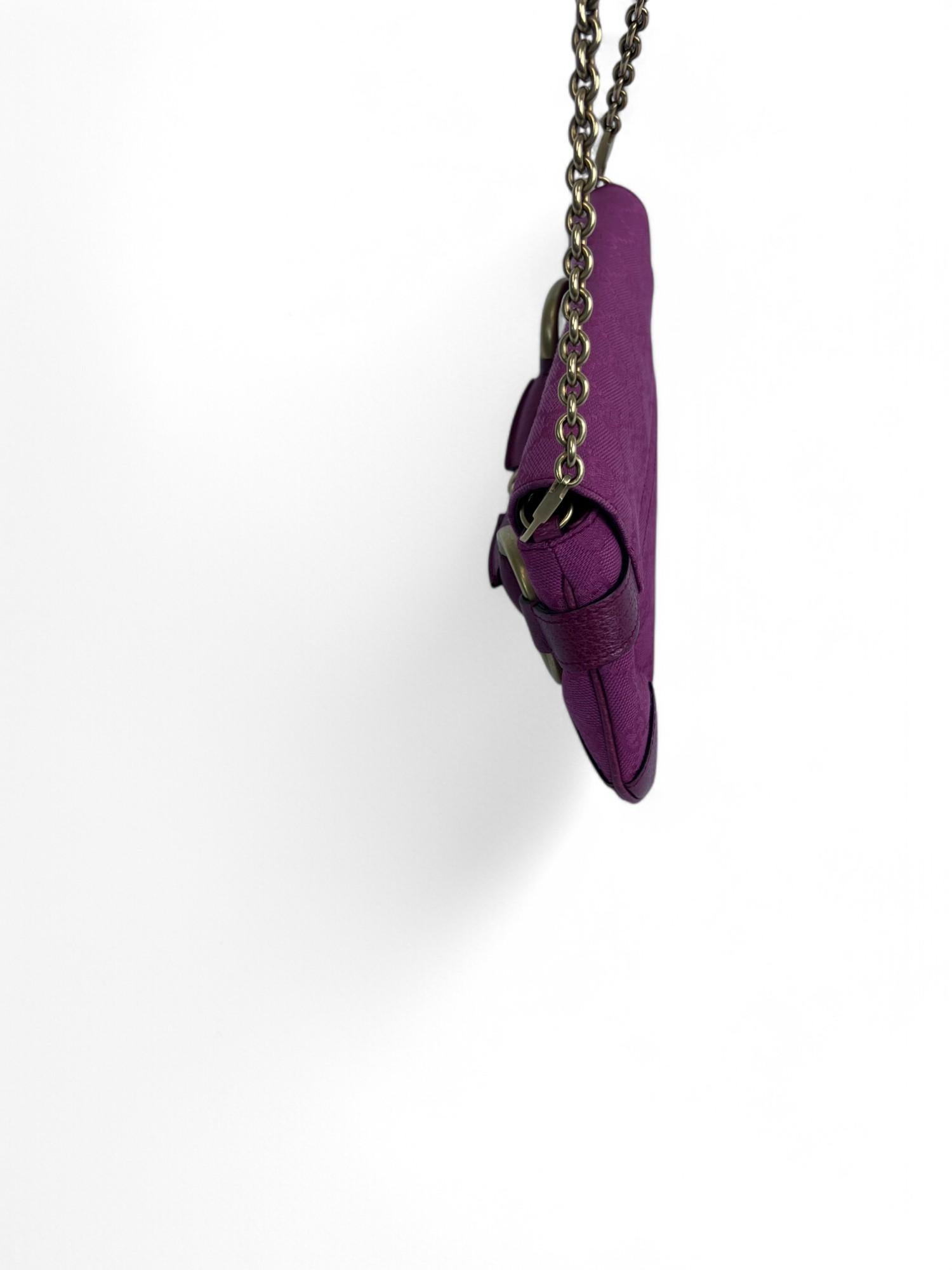 Tom Ford for Gucci 2004 Pink GG Canvas Horsebit Chain Clutch In Excellent Condition For Sale In West Hartford, CT