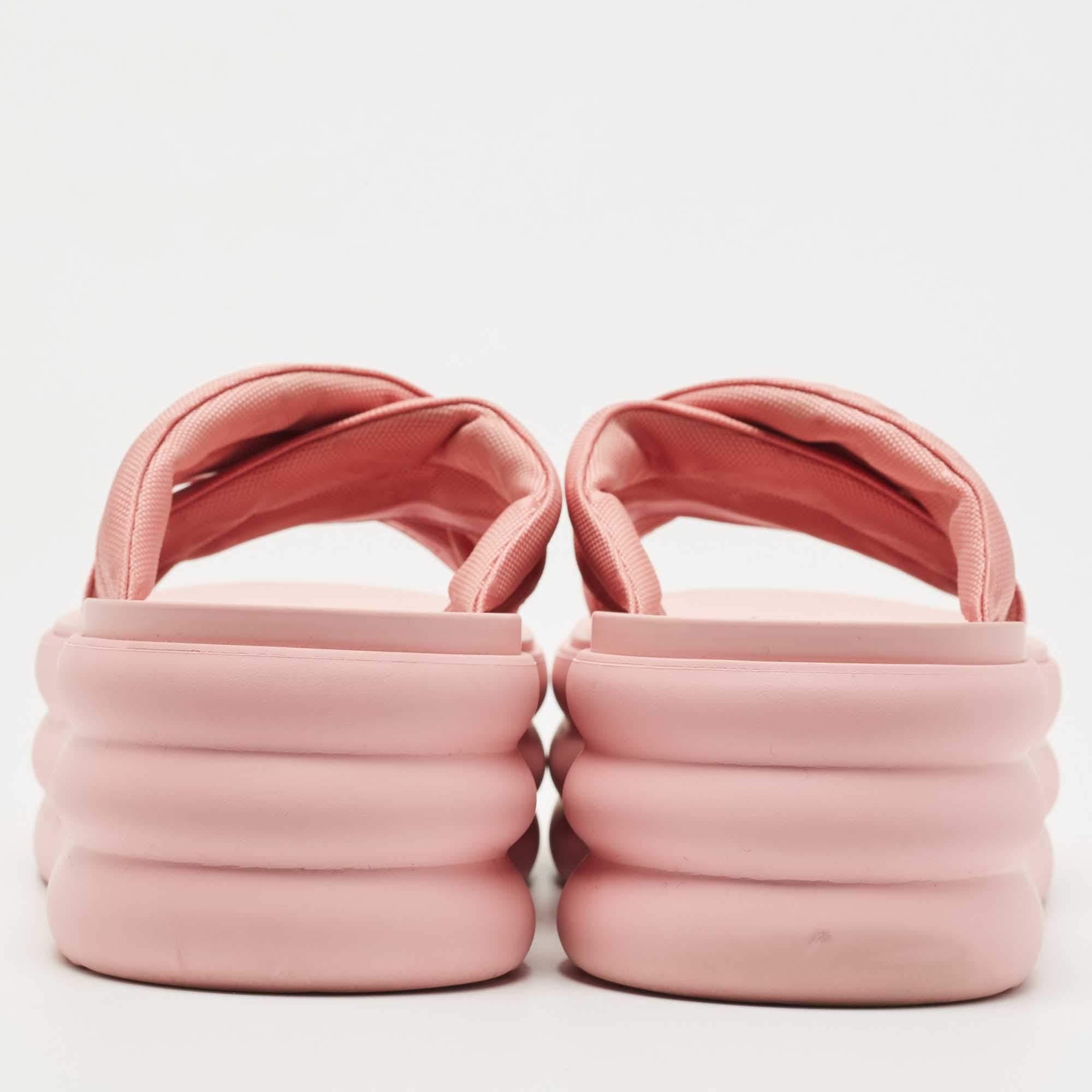 Enjoy the most fashionable days with these stylish platform slides from Gucci. Modern in design and craftsmanship, they are fashioned to keep you comfortable and chic!

