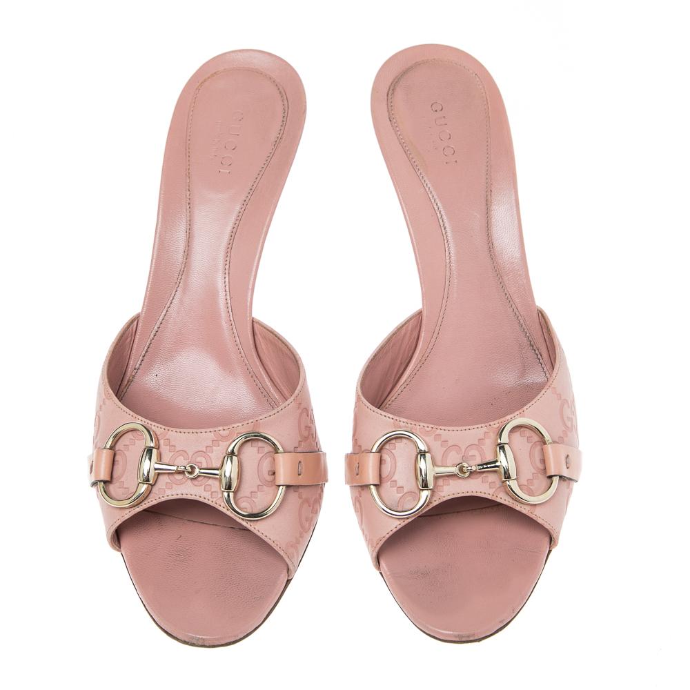 Finesse and poise will all come naturally to you when you step out in this pair of Horsebit sandals from Gucci. Crafted from GG leather, the slides have been styled with Horsebit details in gold-tone and stiletto heels. The insoles have been lined