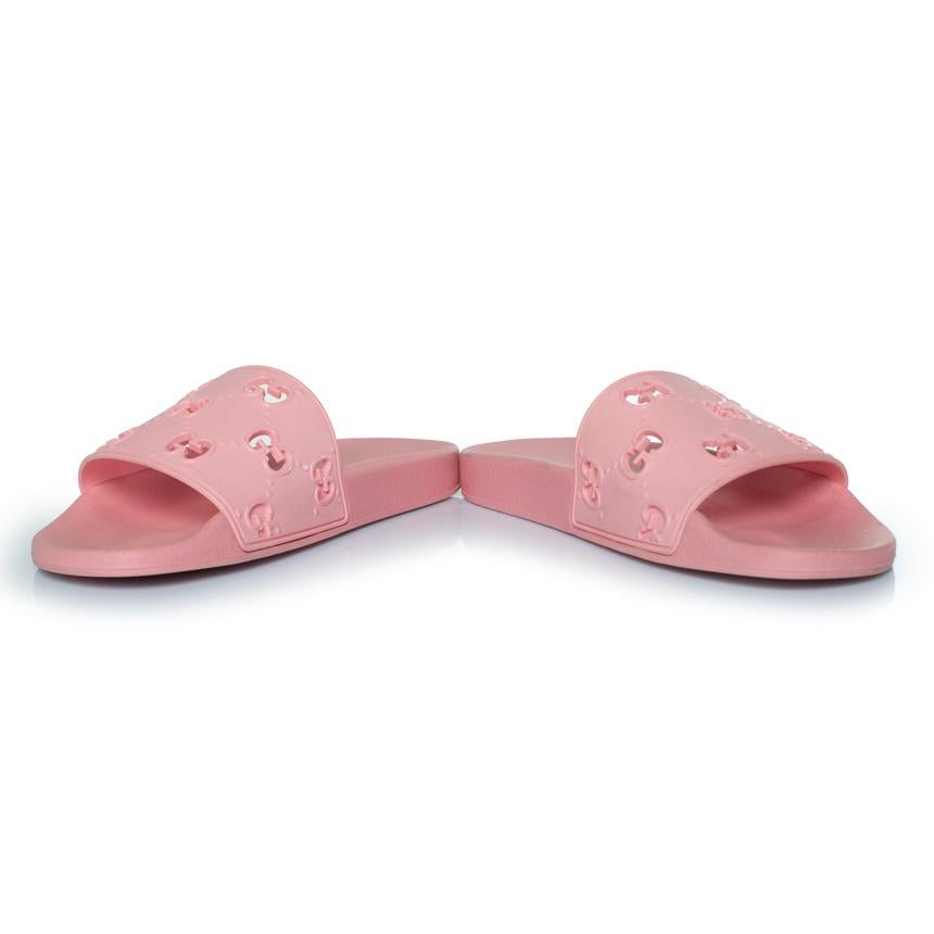 Gucci, pink GG rubber slide sandals In Excellent Condition For Sale In AMSTERDAM, NL