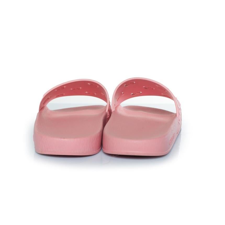 Gucci, pink GG rubber slide sandals For Sale 2