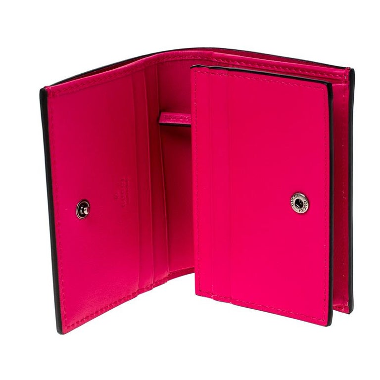 Gucci Pink/Gold Guccy Logo Leather Bifold Compact Wallet For Sale at 1stdibs