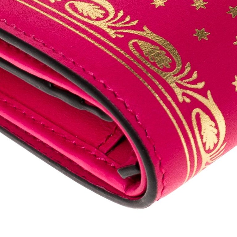 Gucci Pink/Gold Guccy Logo Leather Bifold Compact Wallet For Sale at 1stdibs