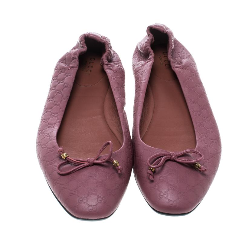 You know you're going to have a blissful day the moment you put these ballet flats on. They are a Gucci creation, meticulously crafted from Guccissima leather and detailed with little bows. They are gorgeous and equally comfortable.

Includes: