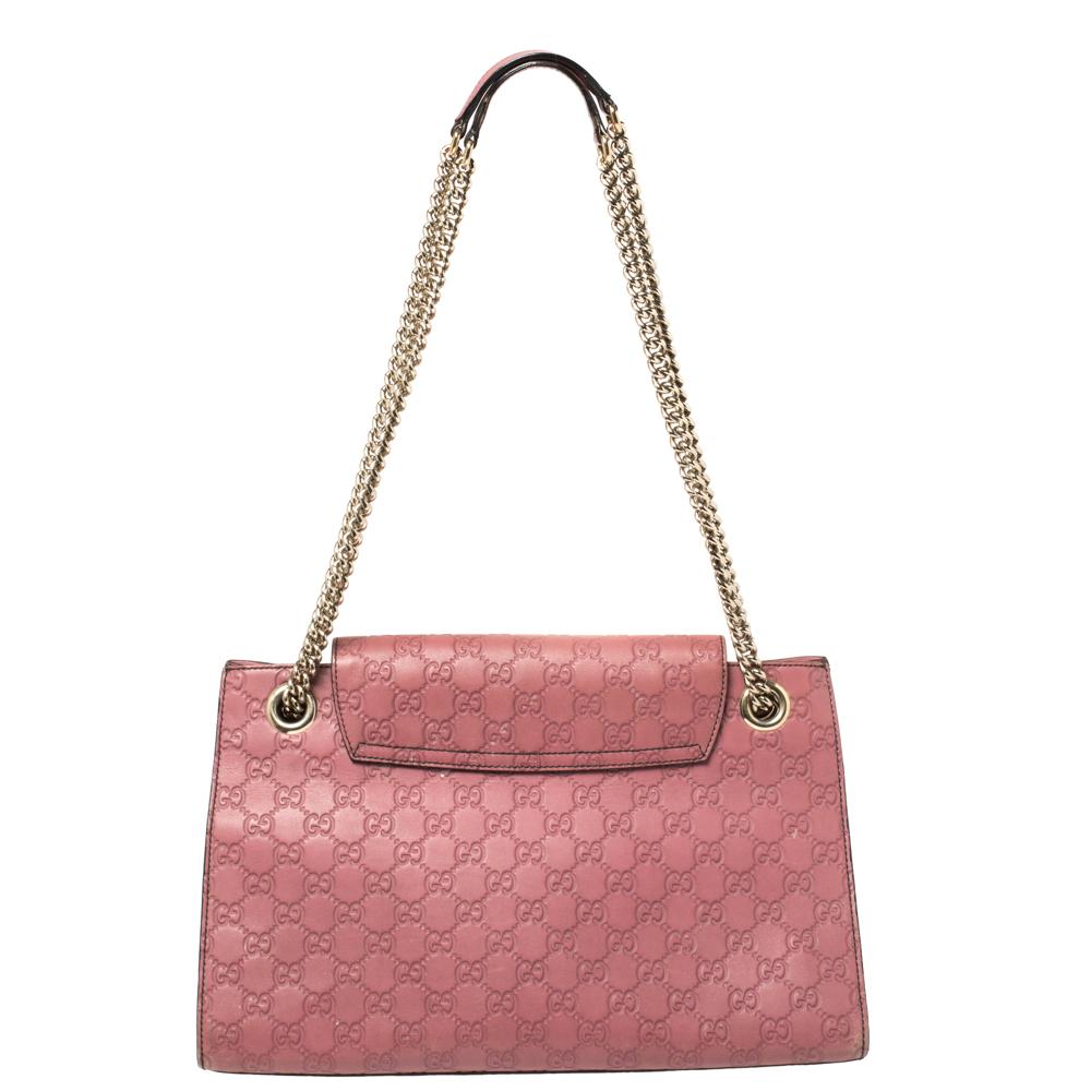 Gucci's handbags are not only well-crafted but are also coveted because of their high appeal. This Emily Chain shoulder bag, like all of Gucci's creations, is fabulous and closet-worthy. It has been crafted from Guccissima leather and styled with a