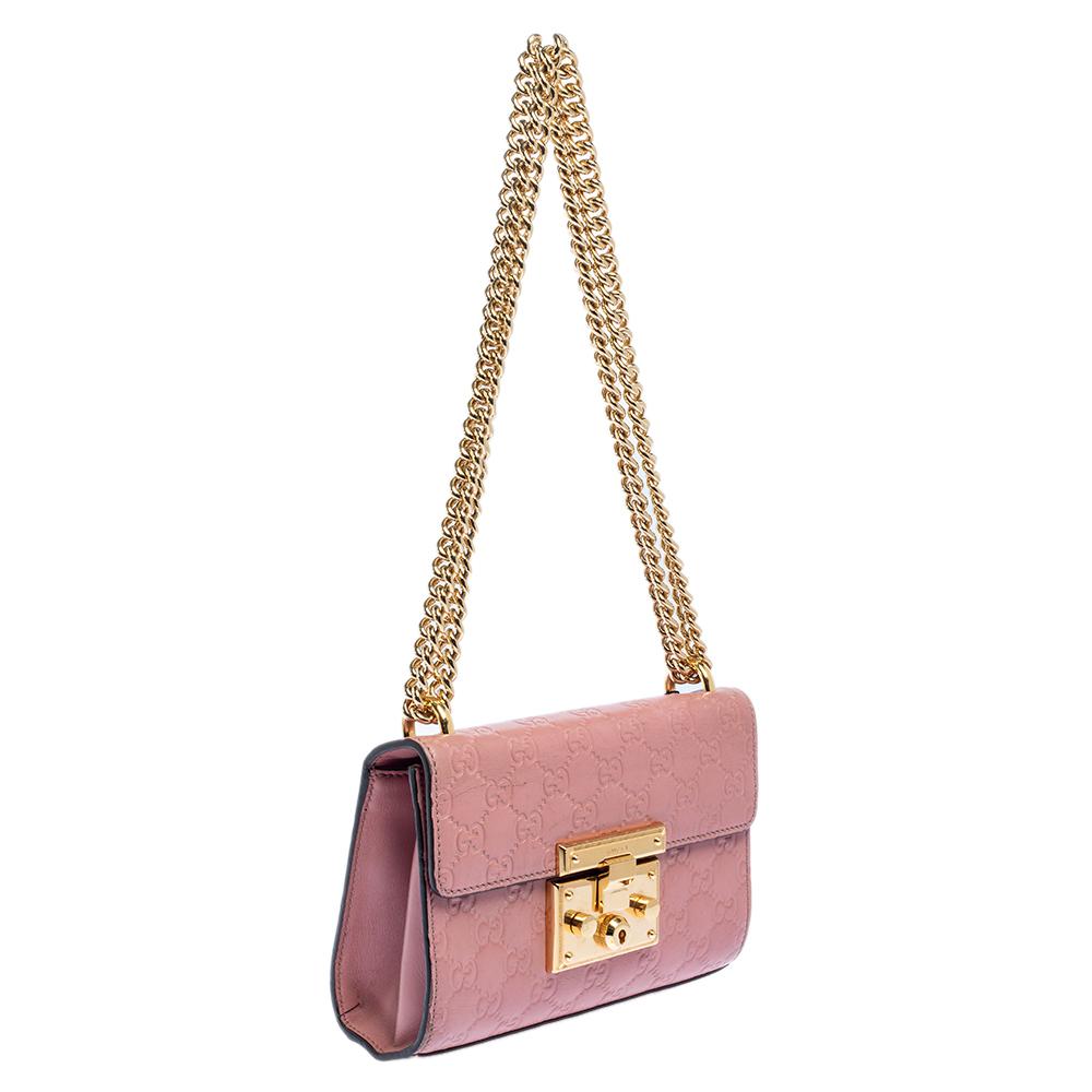 Gucci Pink Guccissima Leather Small Padlock Shoulder Bag In Good Condition In Dubai, Al Qouz 2