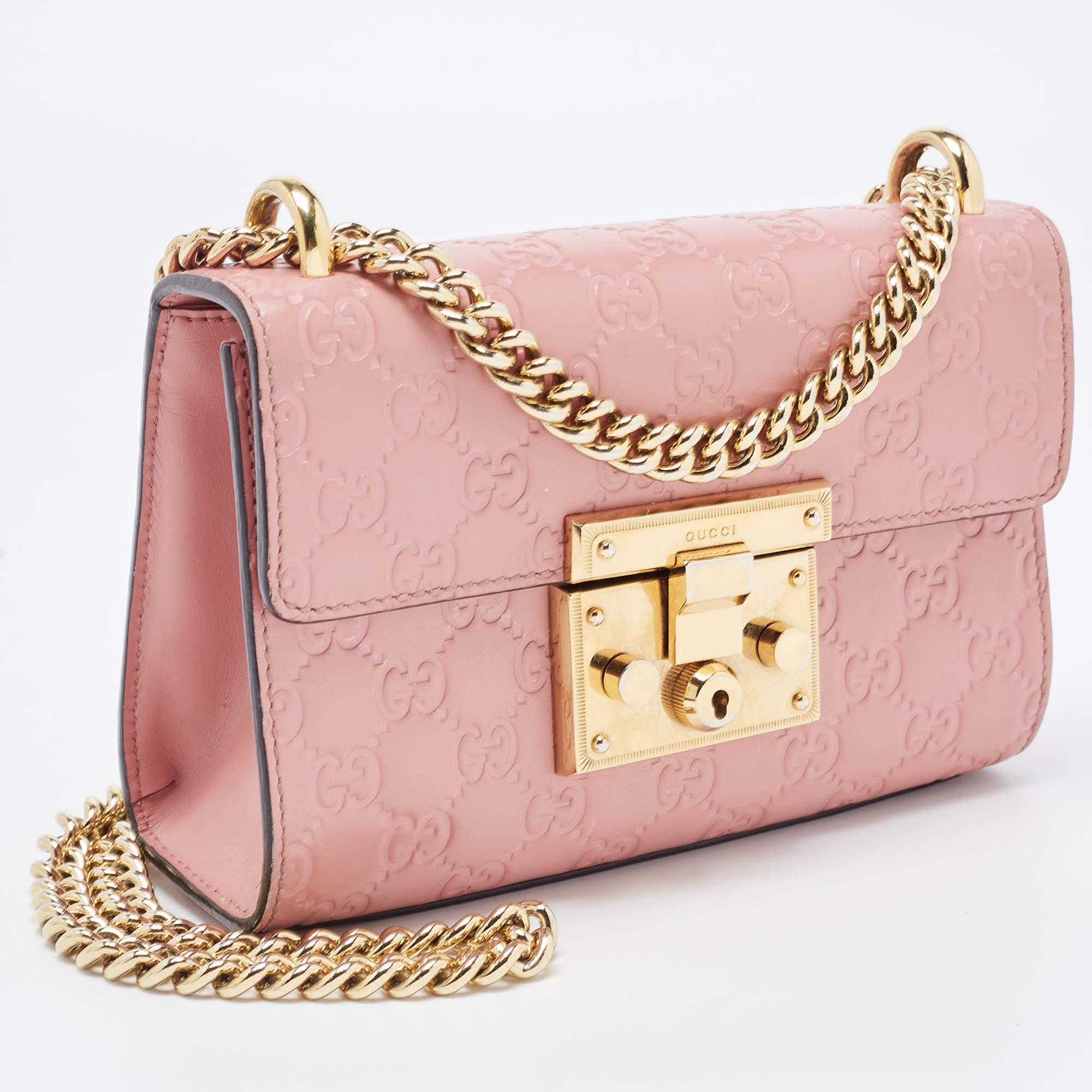 Gucci Pink Guccissima Leather Small Padlock Shoulder Bag In Good Condition For Sale In Dubai, Al Qouz 2