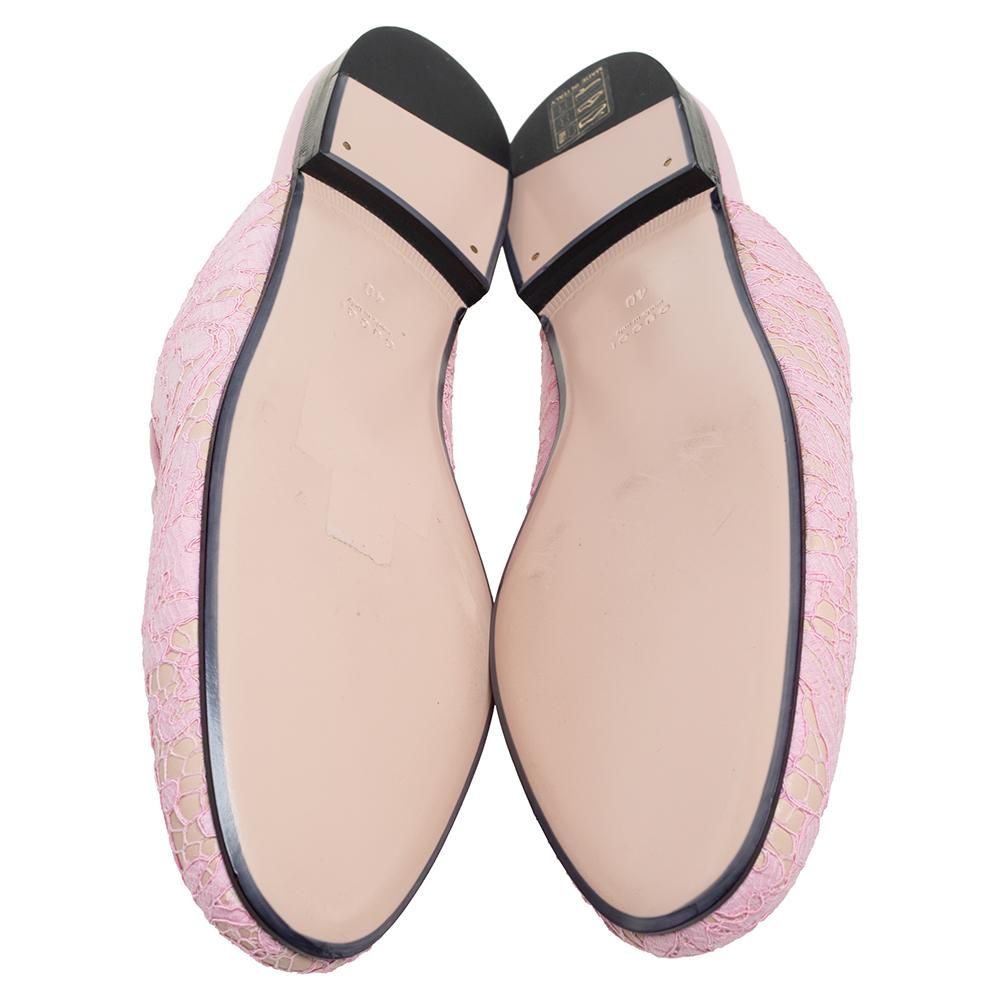 Gucci Pink Lace And Leather Princetown Horsebit Mules Size 40 In New Condition In Dubai, Al Qouz 2