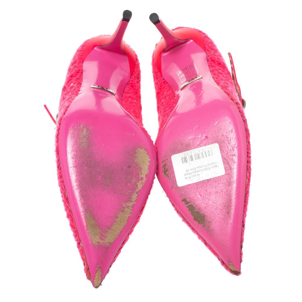 Gucci Pink Lace And Leather Virginia Mary Jane Pumps Size 38 In Good Condition In Dubai, Al Qouz 2