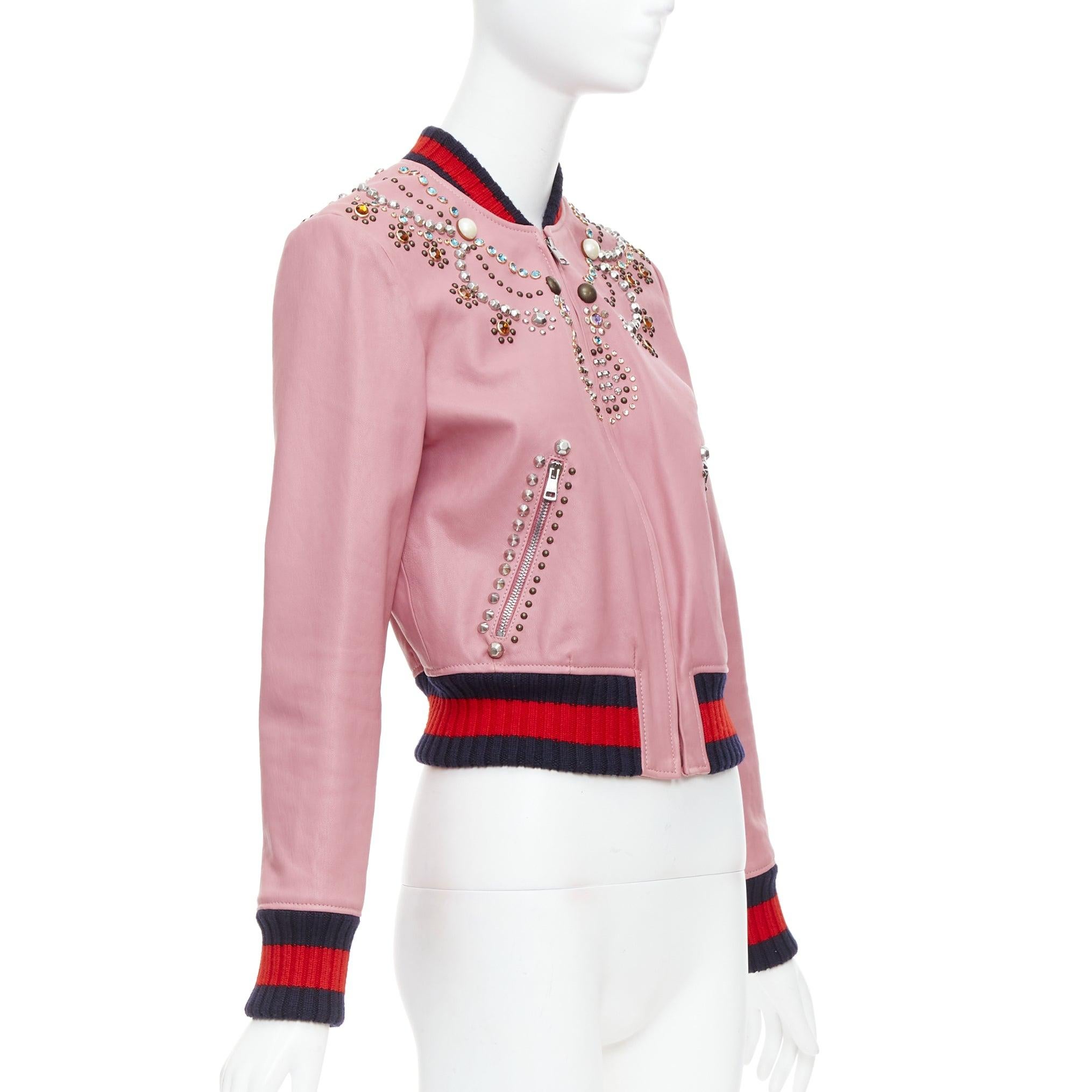 GUCCI Rosa Lammfell-Bomber mit Perlenverzierung und Webbesatz IT40 S im Zustand „Gut“ im Angebot in Hong Kong, NT