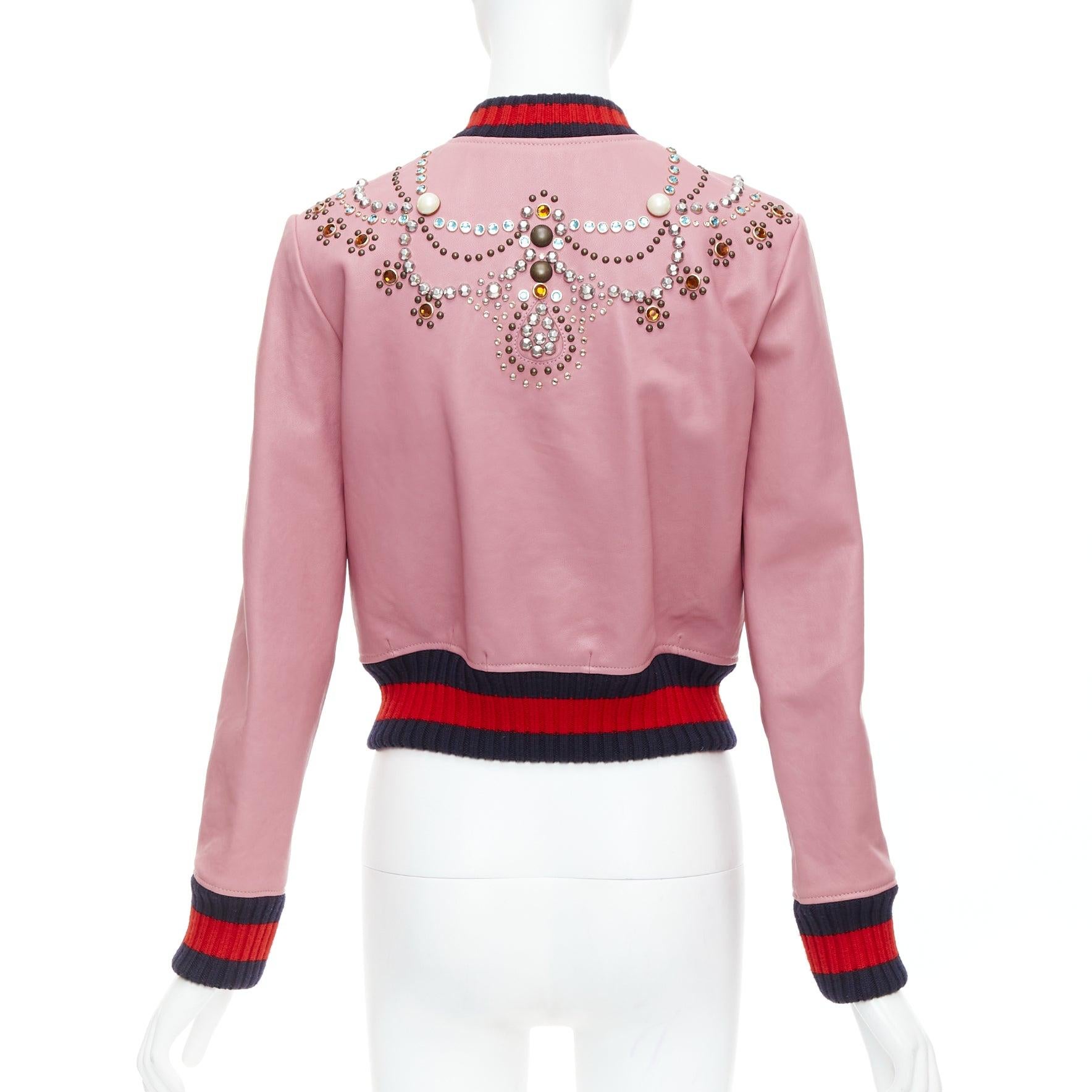 GUCCI Rosa Lammfell-Bomber mit Perlenverzierung und Webbesatz IT40 S im Angebot 1