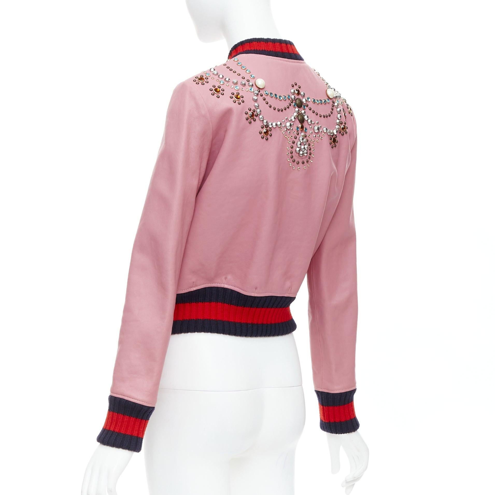 GUCCI Rosa Lammfell-Bomber mit Perlenverzierung und Webbesatz IT40 S im Angebot 2